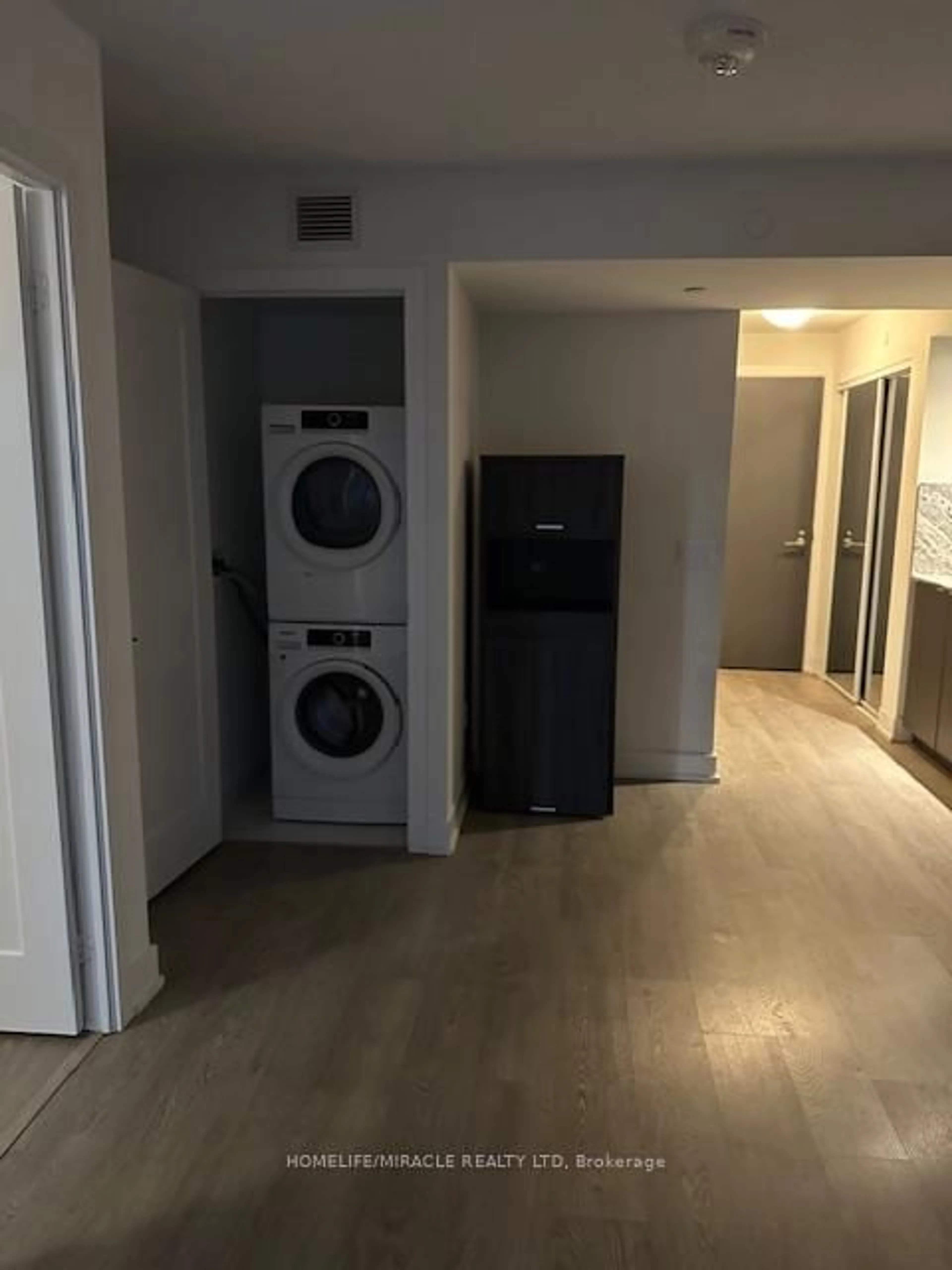 A pic of a room for 9 Mabelle Ave #315, Toronto Ontario M9A 4X7