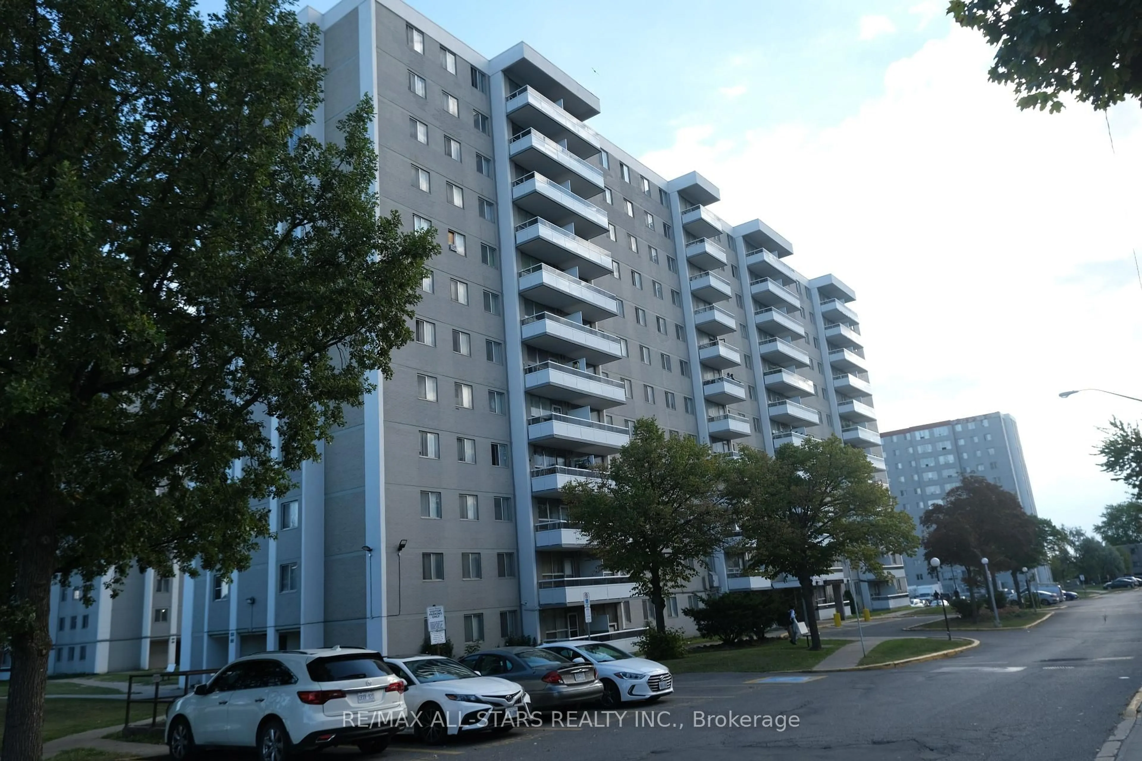 Blurry image for 200 Lotherton Ptwy #109, Toronto Ontario M6B 2G8