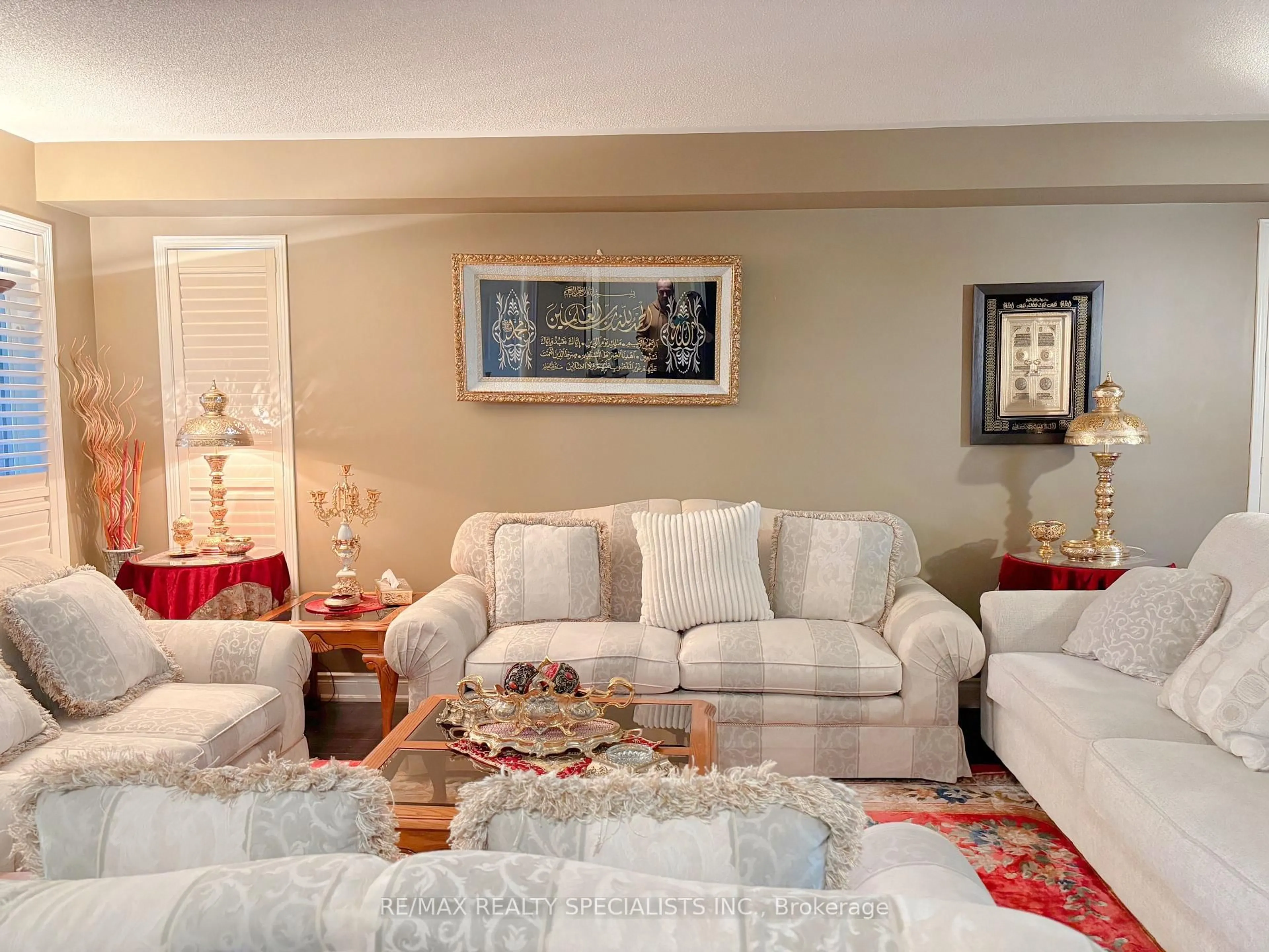 Living room with furniture, unknown for 4309 Goldenrod Cres, Mississauga Ontario L5V 3C3