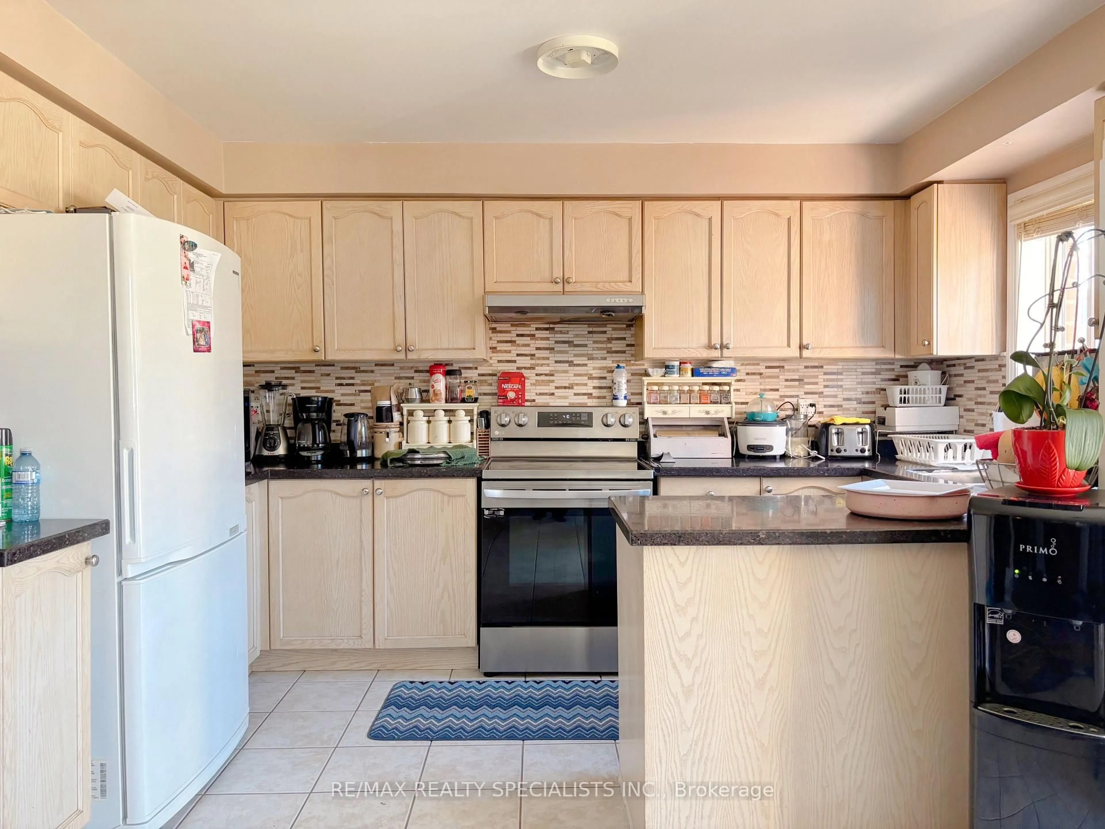 Standard kitchen, unknown for 4309 Goldenrod Cres, Mississauga Ontario L5V 3C3