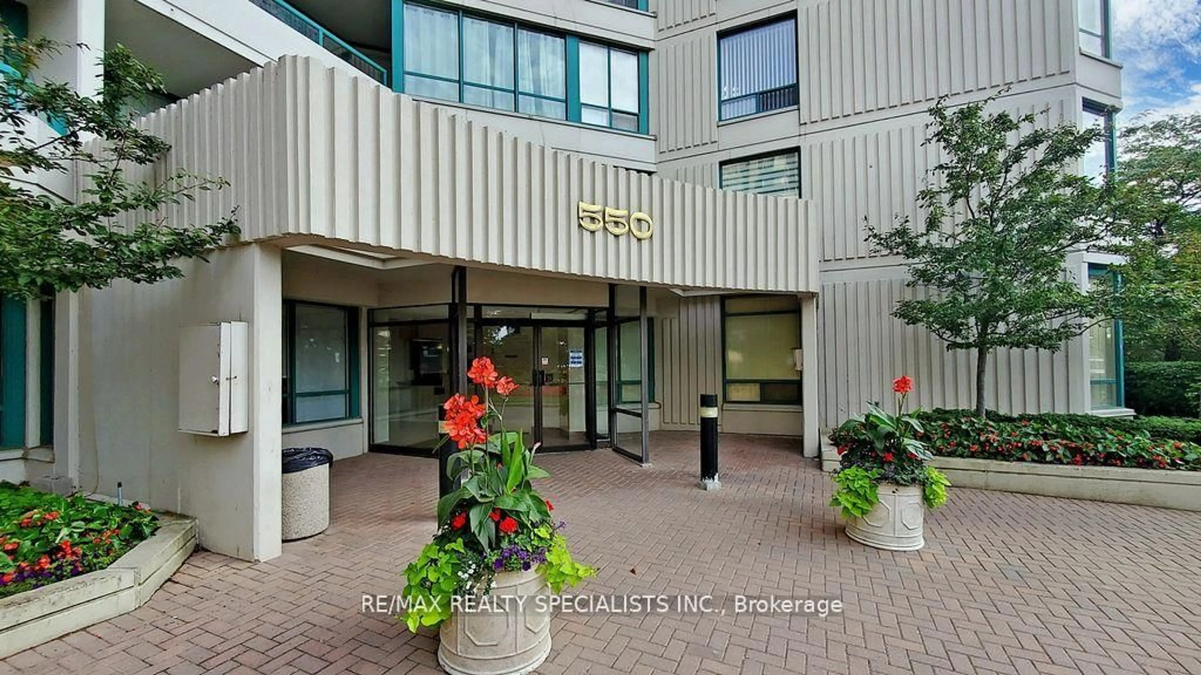 Indoor foyer for 550 Webb Dr #2606, Mississauga Ontario L5B 3Y4