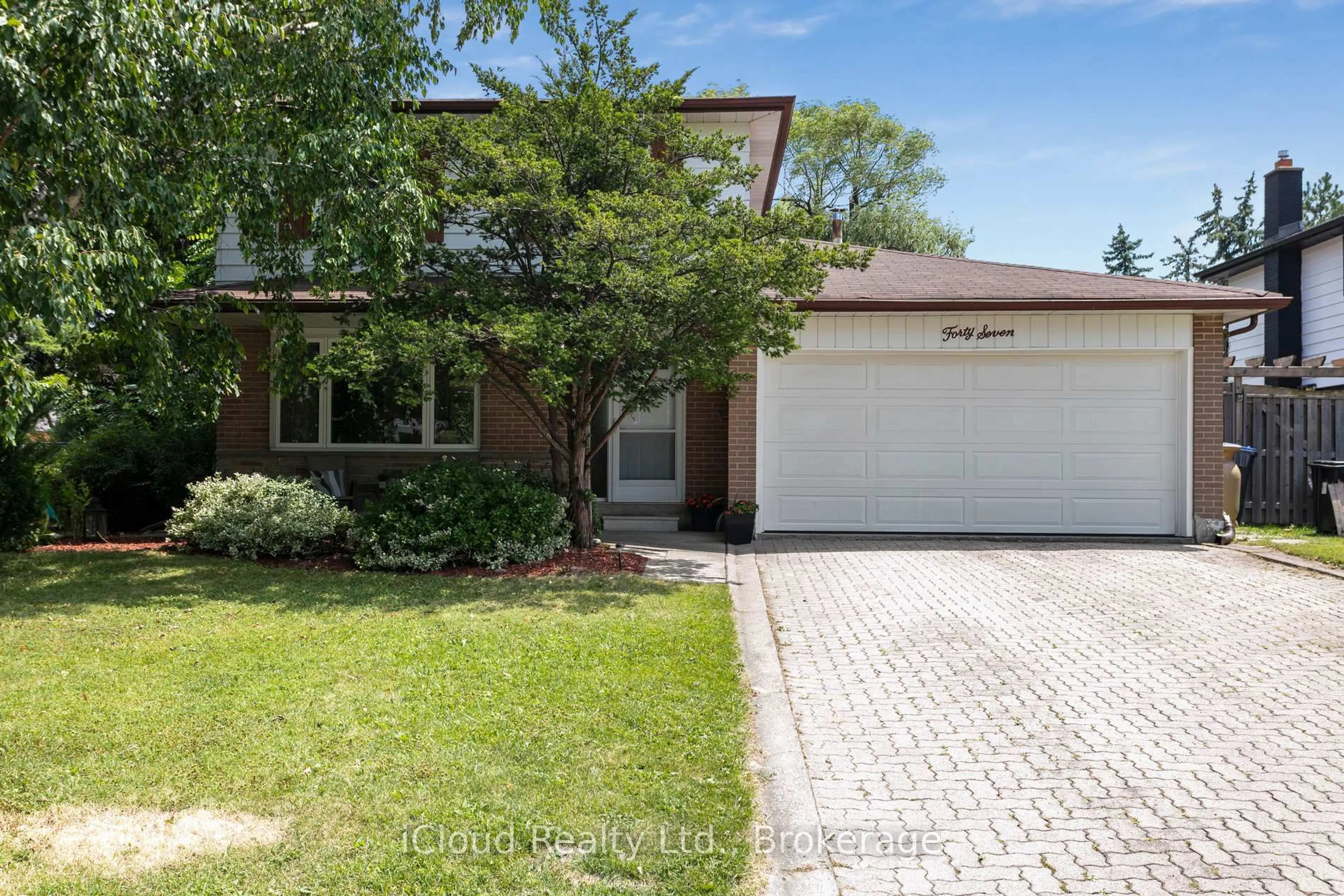 Home with brick exterior material, street for 47 Golf View Dr, Brampton Ontario L6W 1A4