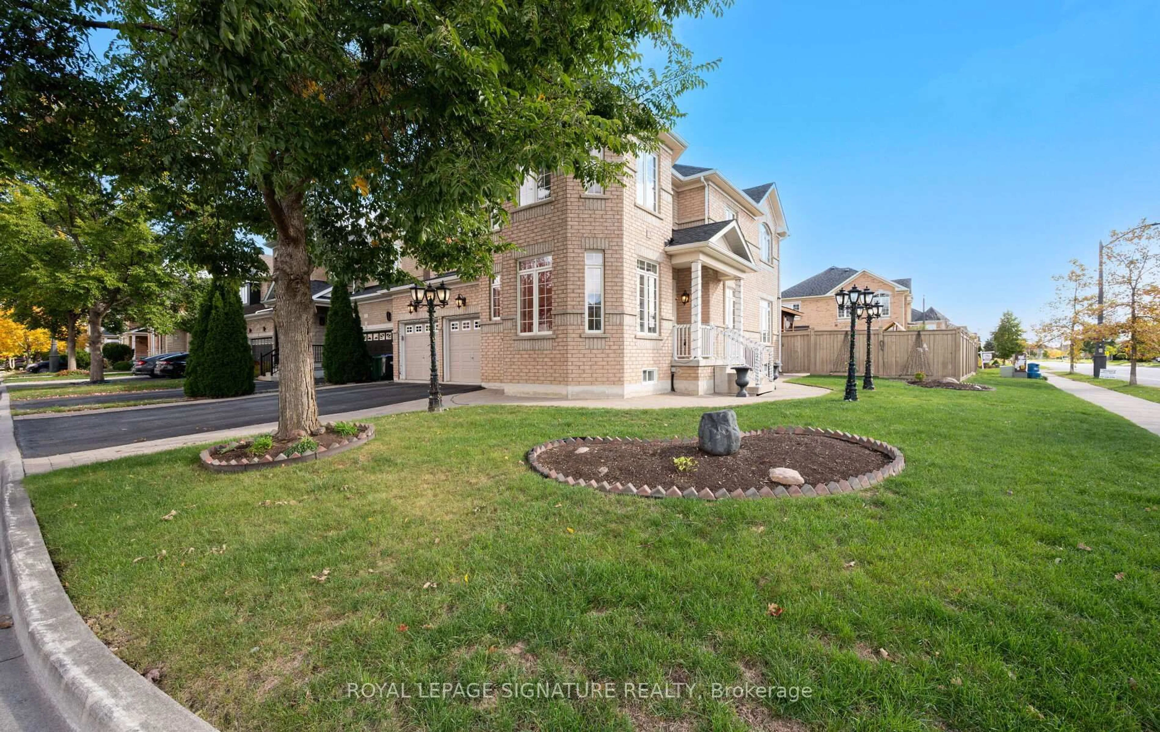 A pic from outside/outdoor area/front of a property/back of a property/a pic from drone, street for 489 Van Kirk Dr, Brampton Ontario L7A 0M5