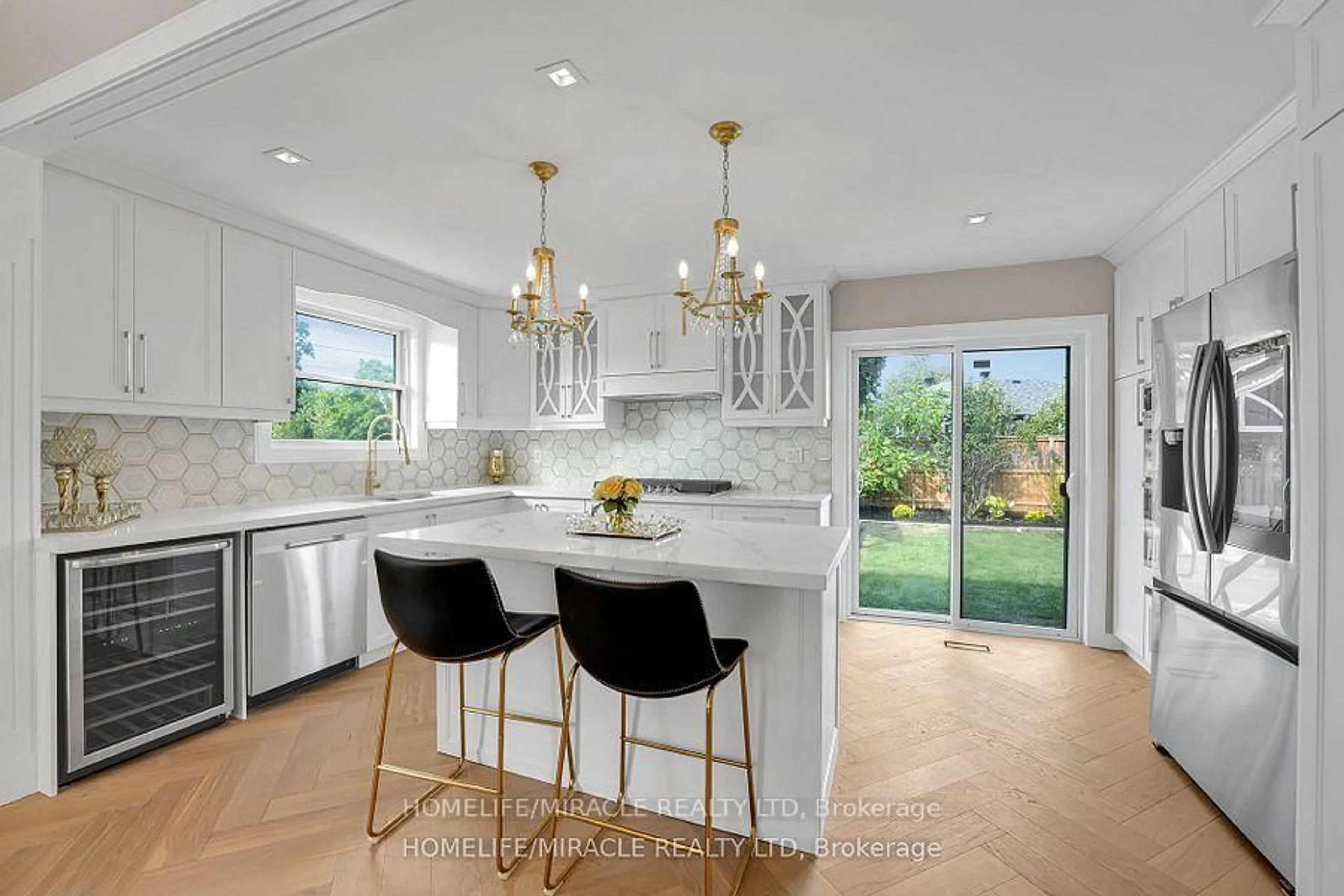 Open concept kitchen, ceramic/tile floor for 125 Elmcrest Rd, Toronto Ontario M9C 3R5