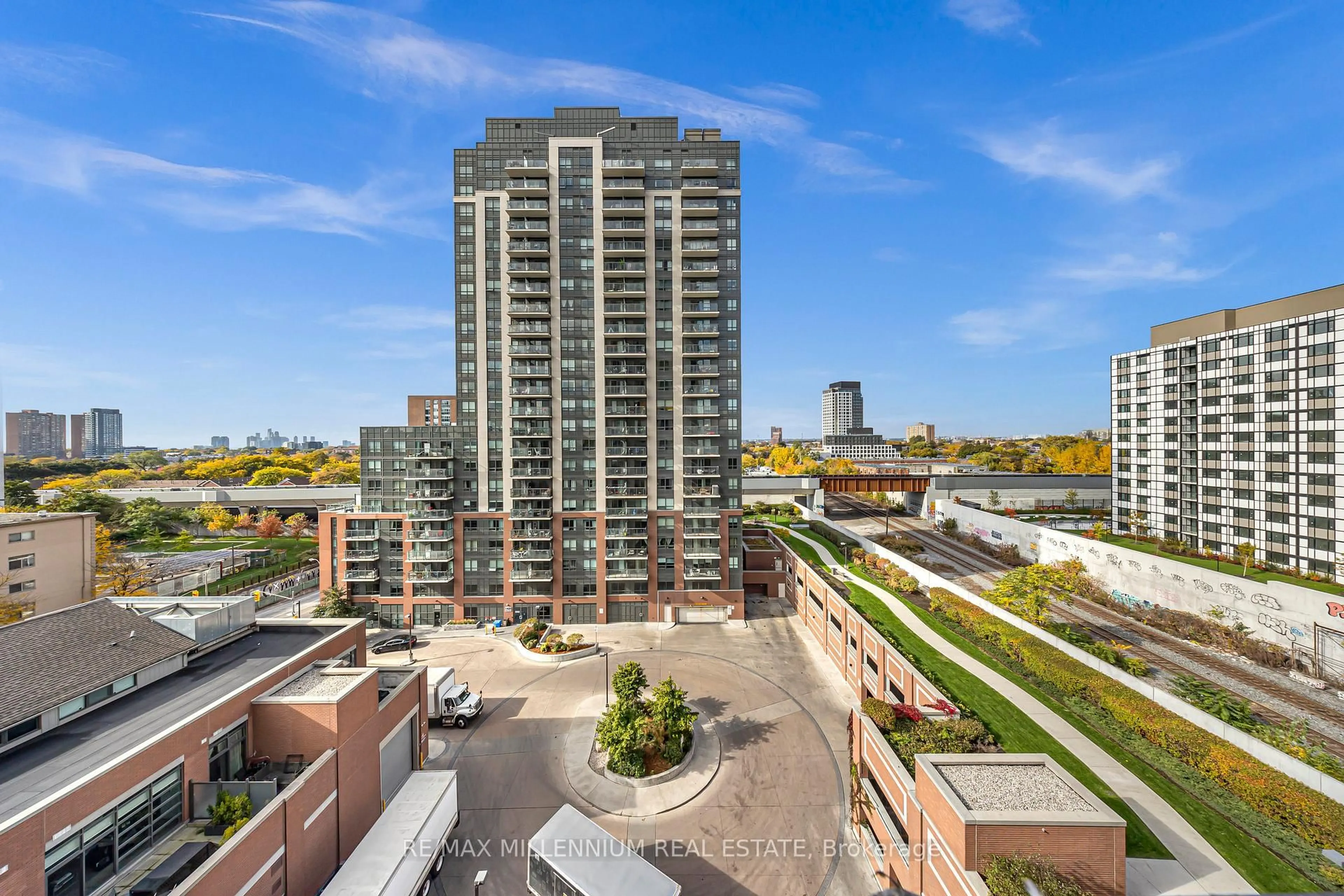 A pic from outside/outdoor area/front of a property/back of a property/a pic from drone, city buildings view from balcony for 1410 Dupont St #908, Toronto Ontario M6H 0B6