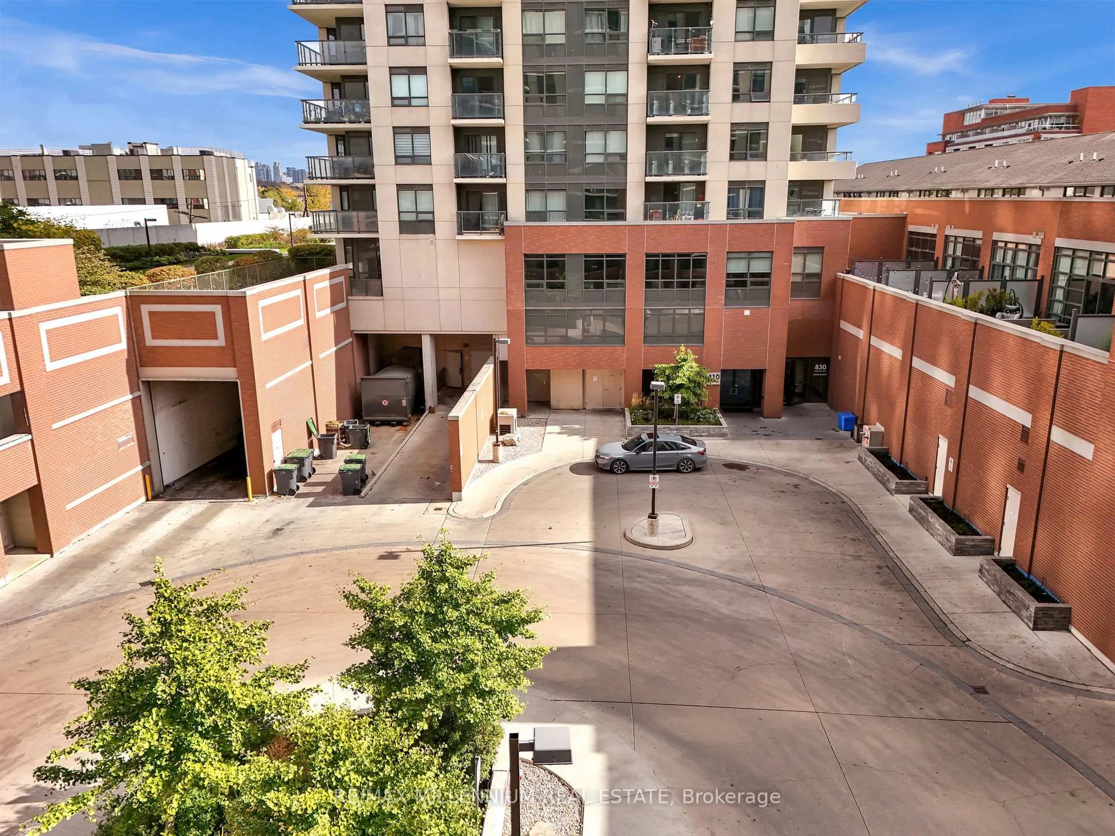 A pic from outside/outdoor area/front of a property/back of a property/a pic from drone, city buildings view from balcony for 1410 Dupont St #908, Toronto Ontario M6H 0B6
