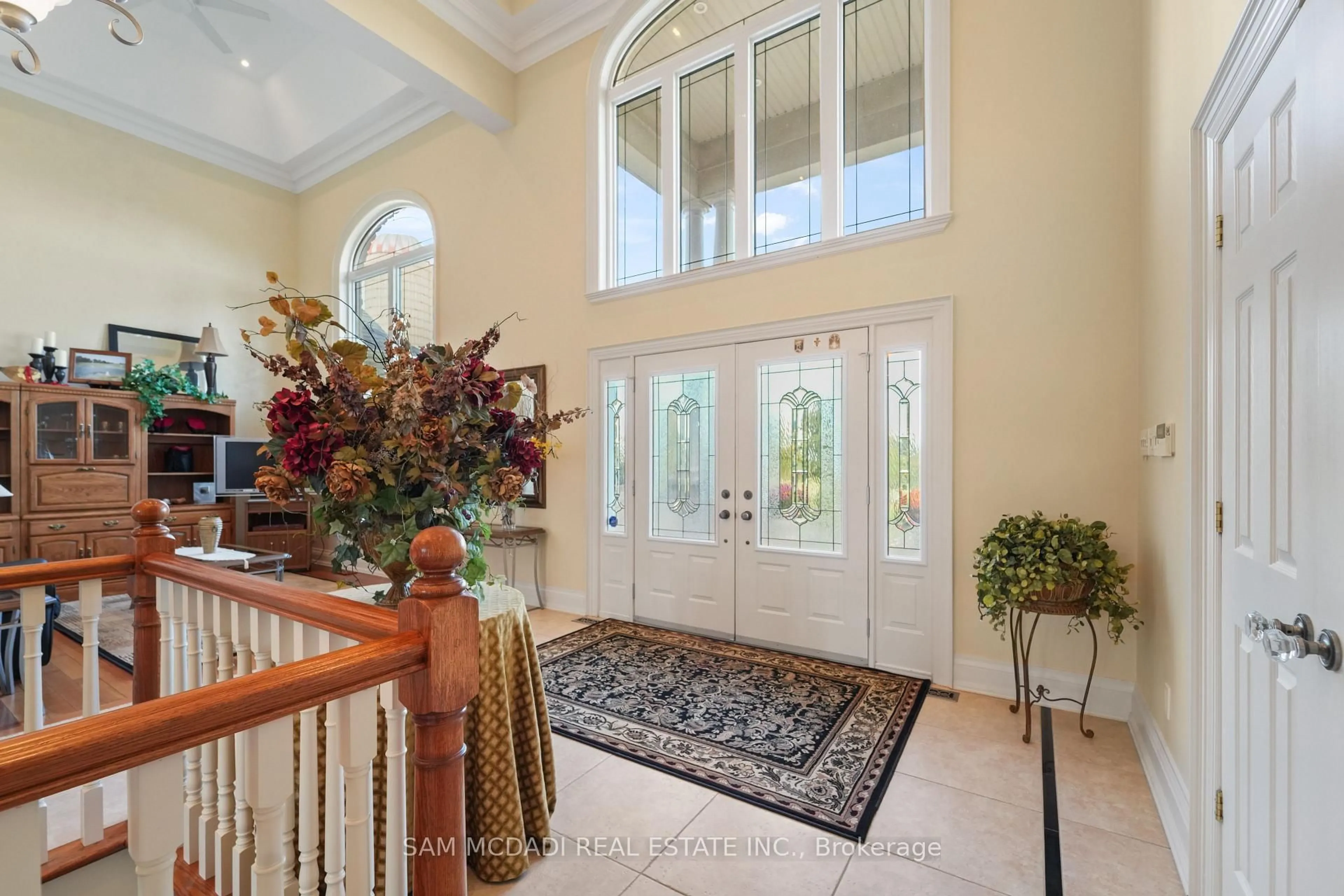 Indoor foyer for 5431 Appleby Line, Burlington Ontario L7M 0P3