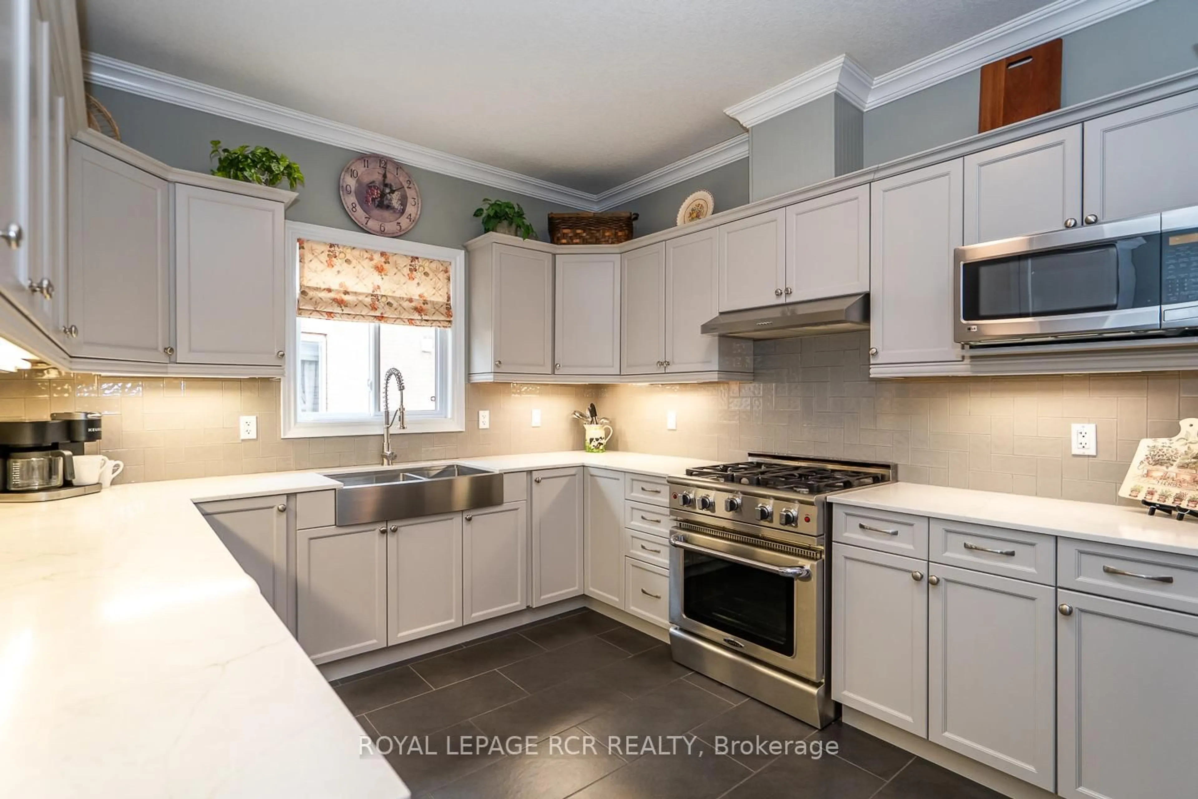 Open concept kitchen, ceramic/tile floor for 39 Dinnick Cres, Orangeville Ontario L9W 0B7
