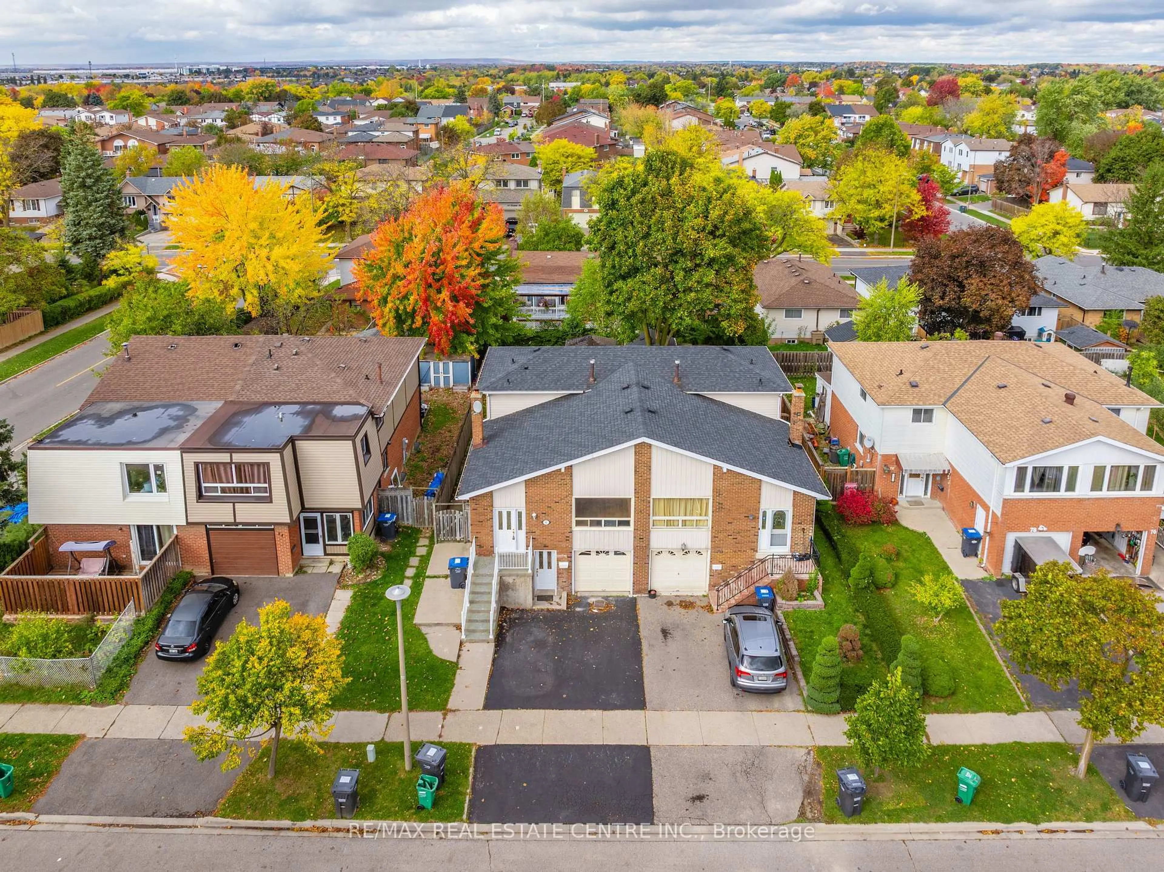 A pic from outside/outdoor area/front of a property/back of a property/a pic from drone, street for 82 MERTON Rd, Brampton Ontario L6V 2V6