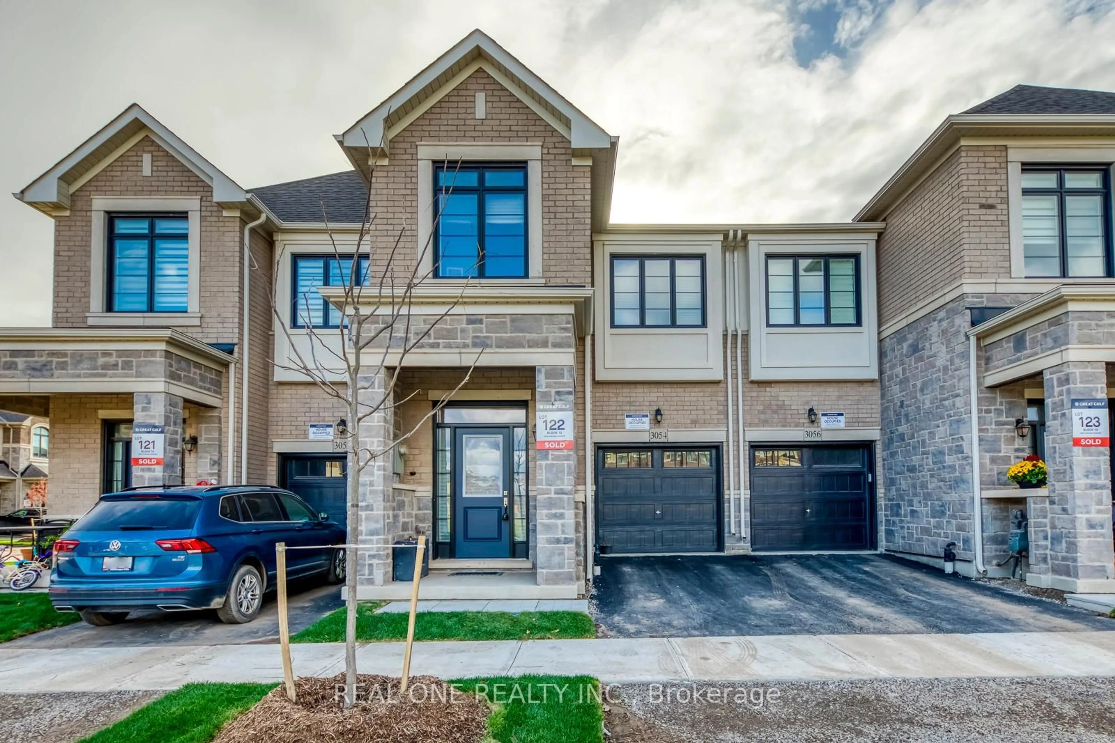 Home with brick exterior material, street for 3054 Harvard Gdns, Oakville Ontario L6H 8B8