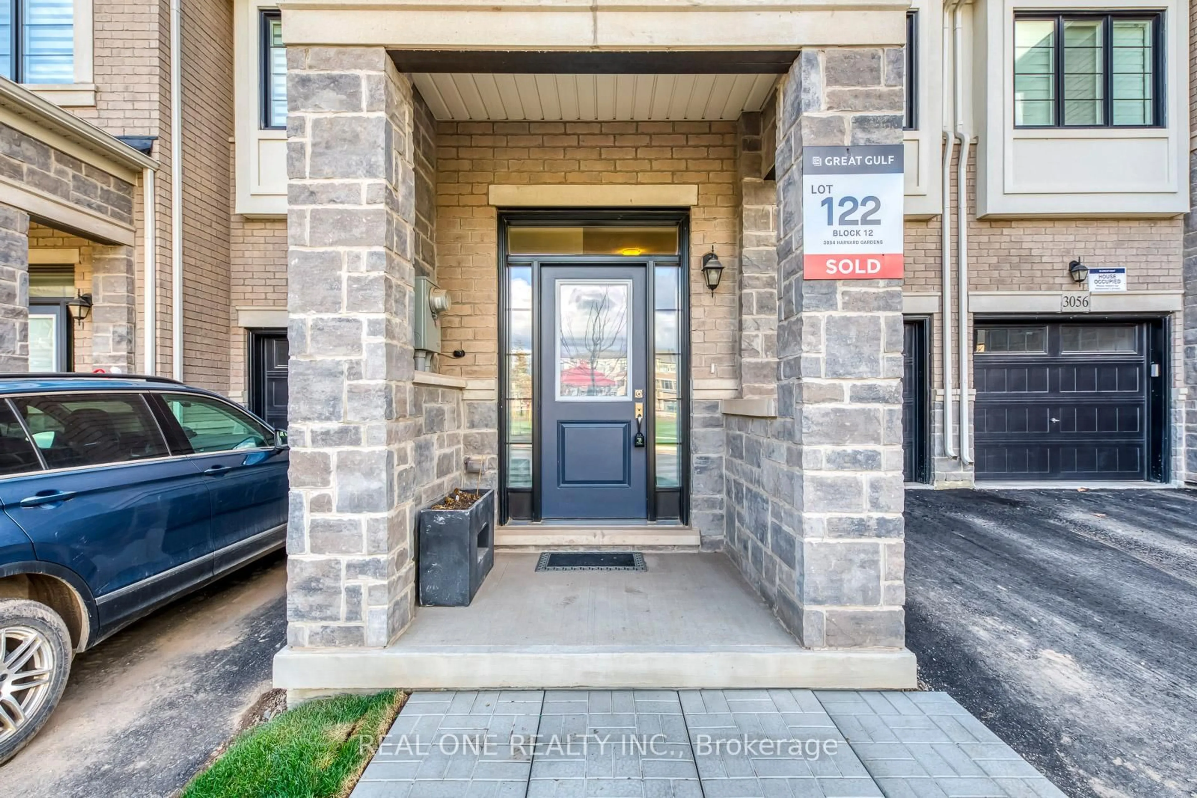 Indoor entryway for 3054 Harvard Gdns, Oakville Ontario L6H 8B8