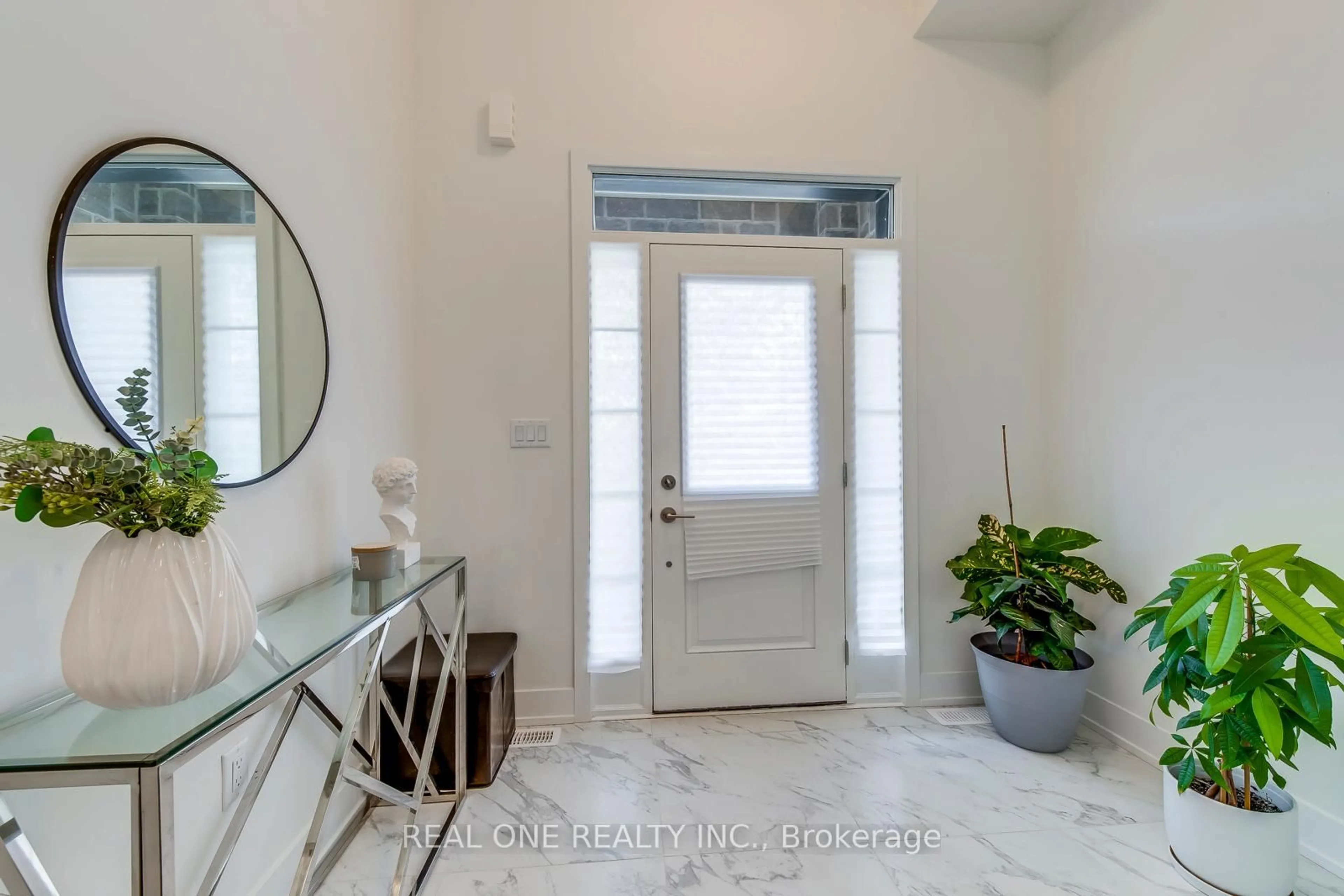 Indoor entryway for 3054 Harvard Gdns, Oakville Ontario L6H 8B8