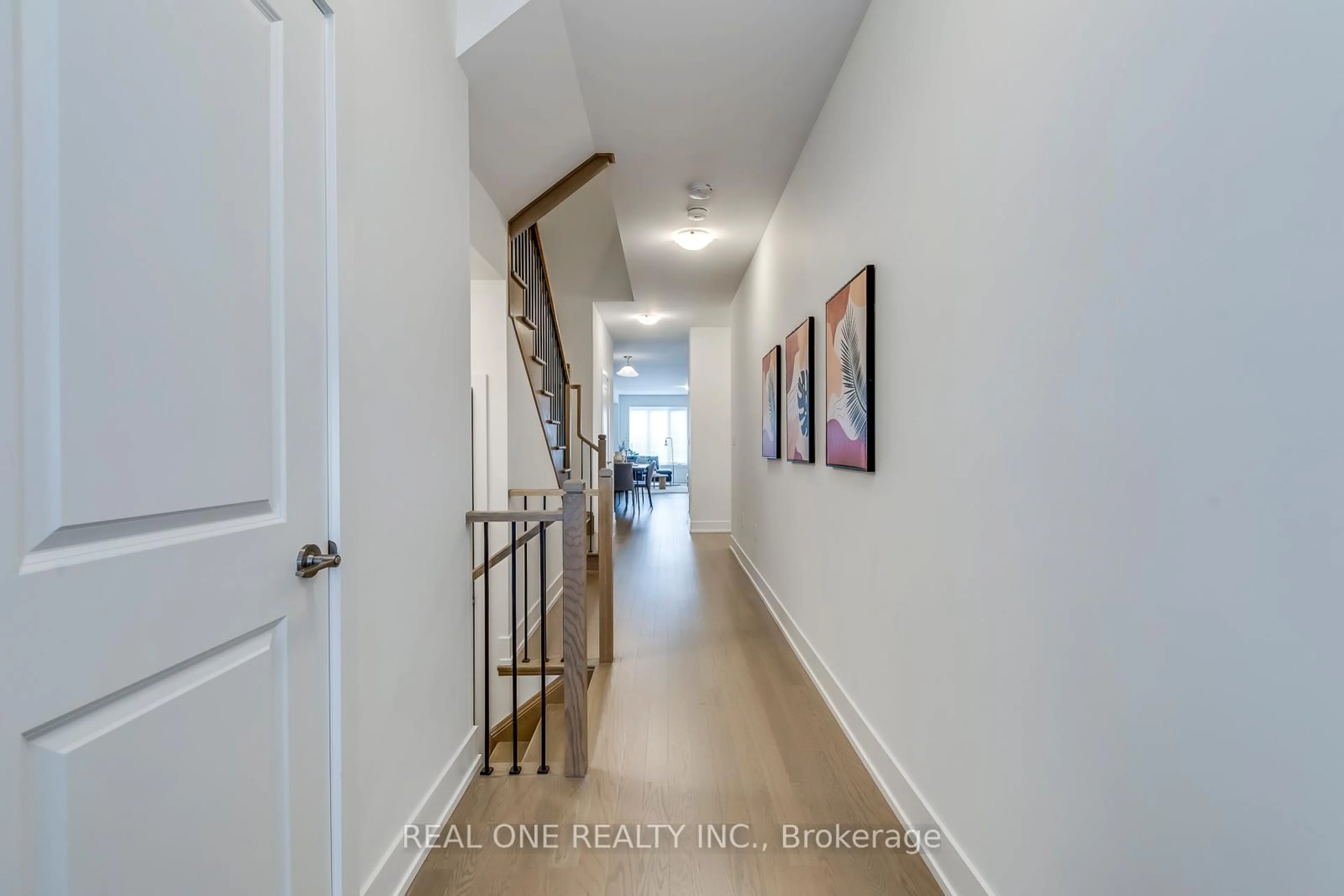 Indoor entryway for 3054 Harvard Gdns, Oakville Ontario L6H 8B8
