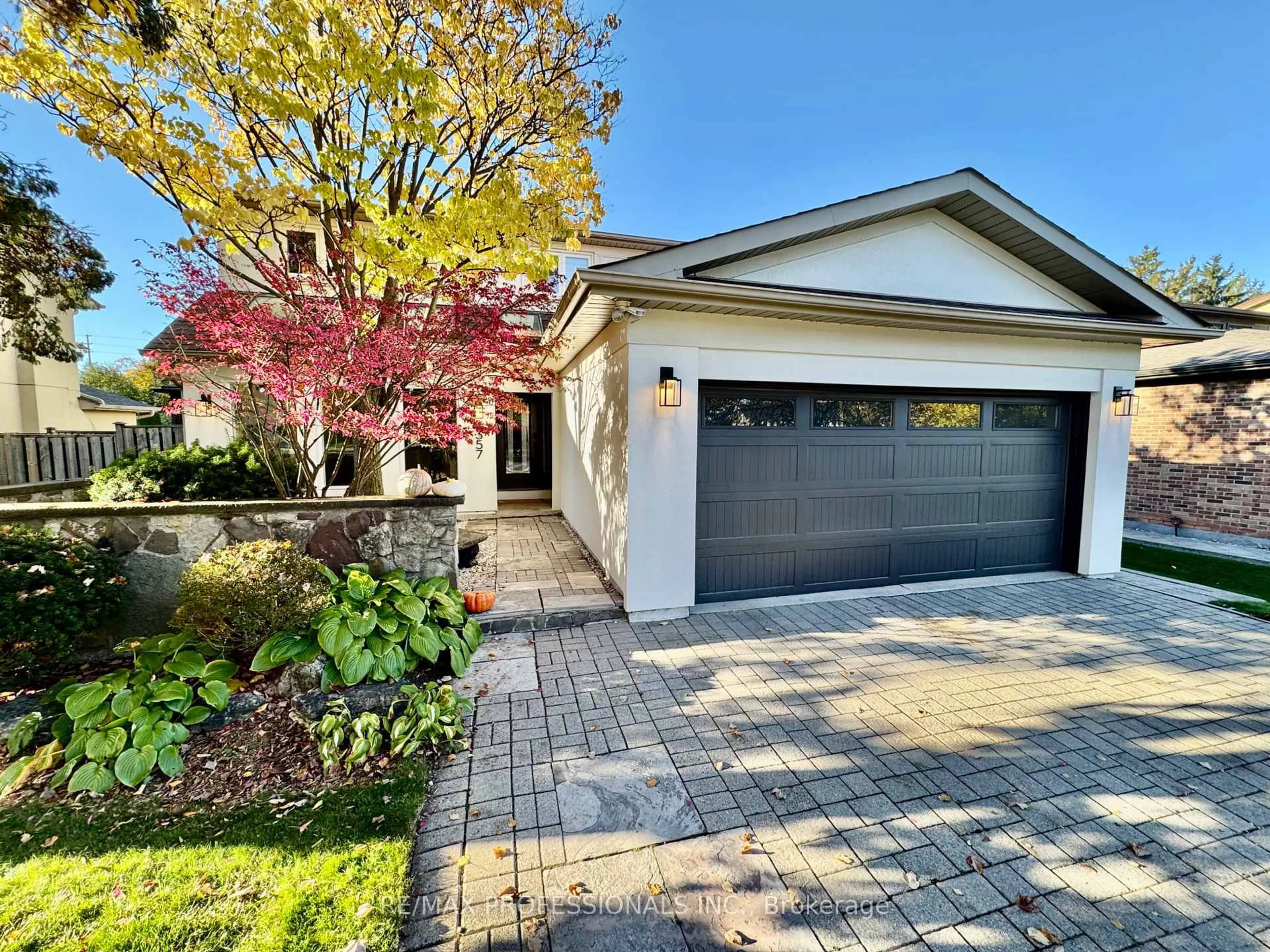 Home with brick exterior material, street for 2357 Kenbarb Rd, Mississauga Ontario L5B 2E9