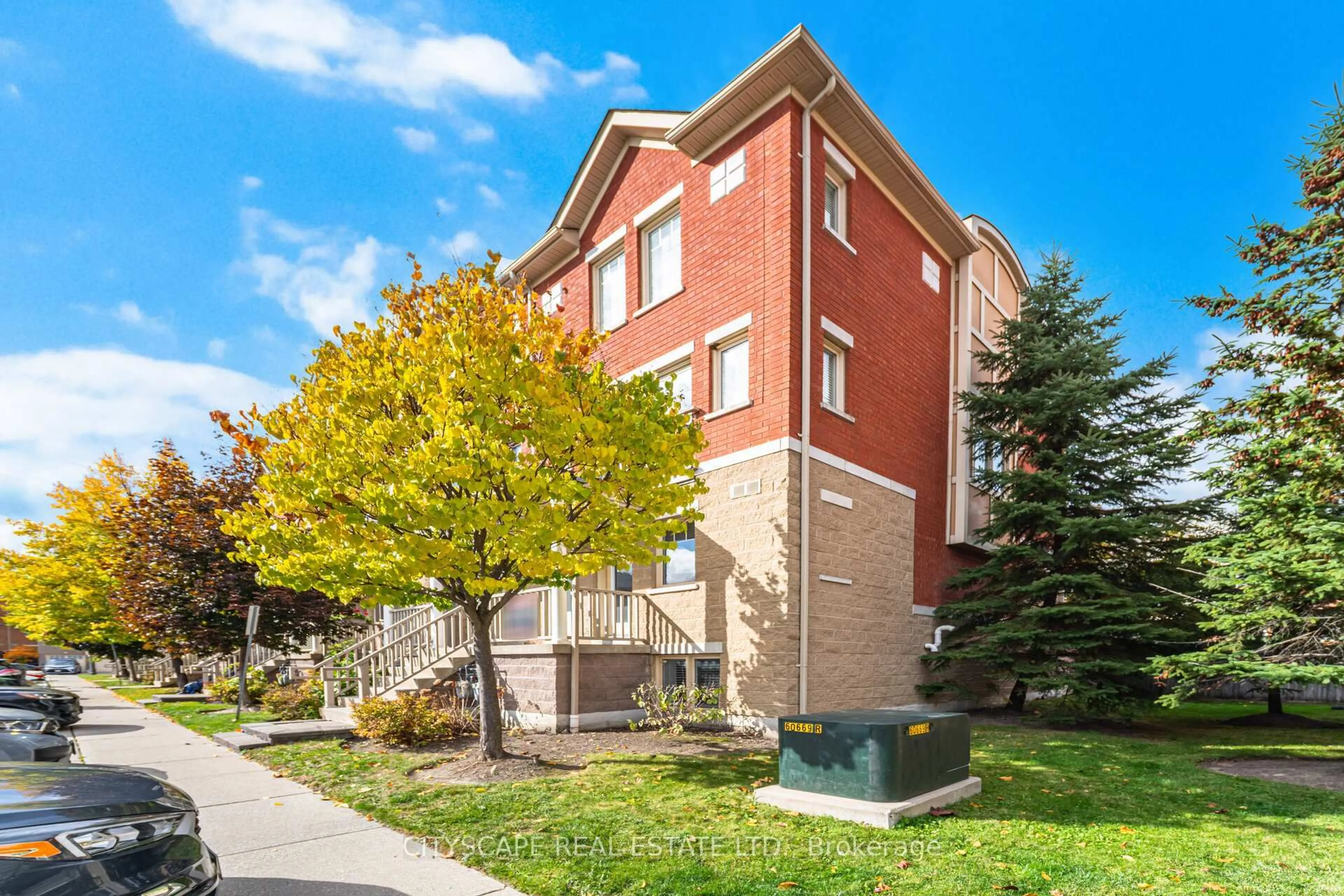 Patio, street for 5050 Intrepid Dr #14, Mississauga Ontario L5M 0E5