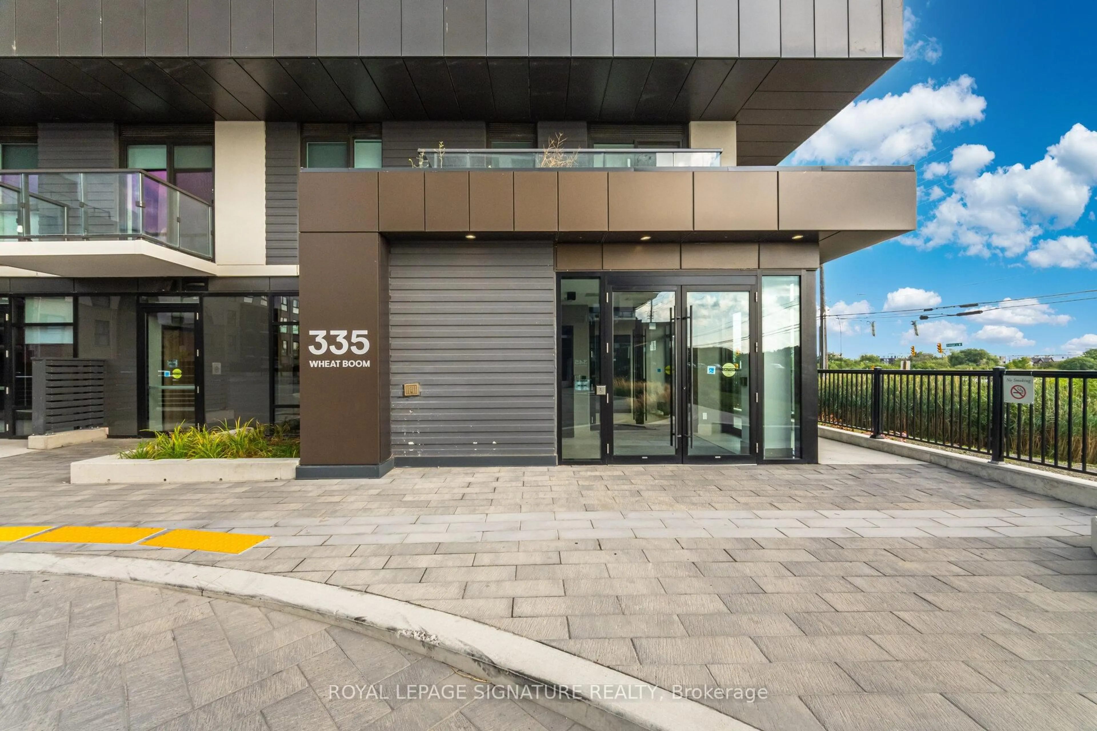 Indoor foyer for 335 Wheat Boom Dr #906, Oakville Ontario L6G 7Y1