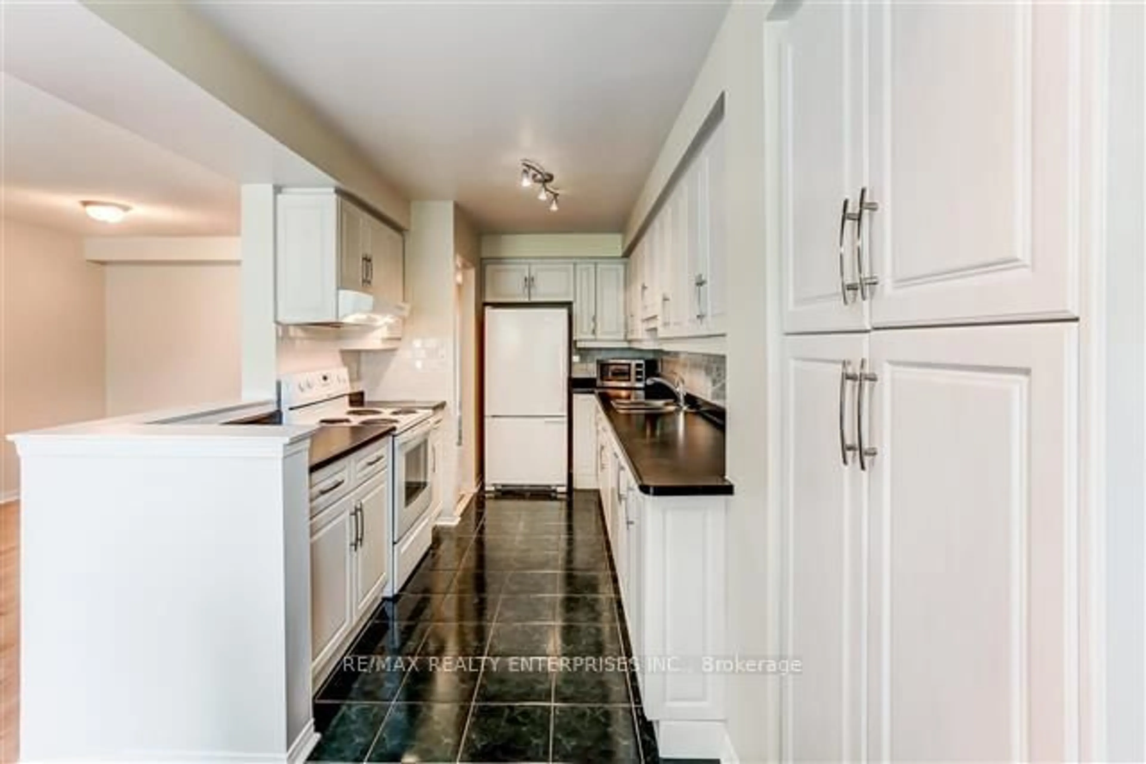 Standard kitchen, ceramic/tile floor for 1084 Queen St #24B, Mississauga Ontario L5H 4K4