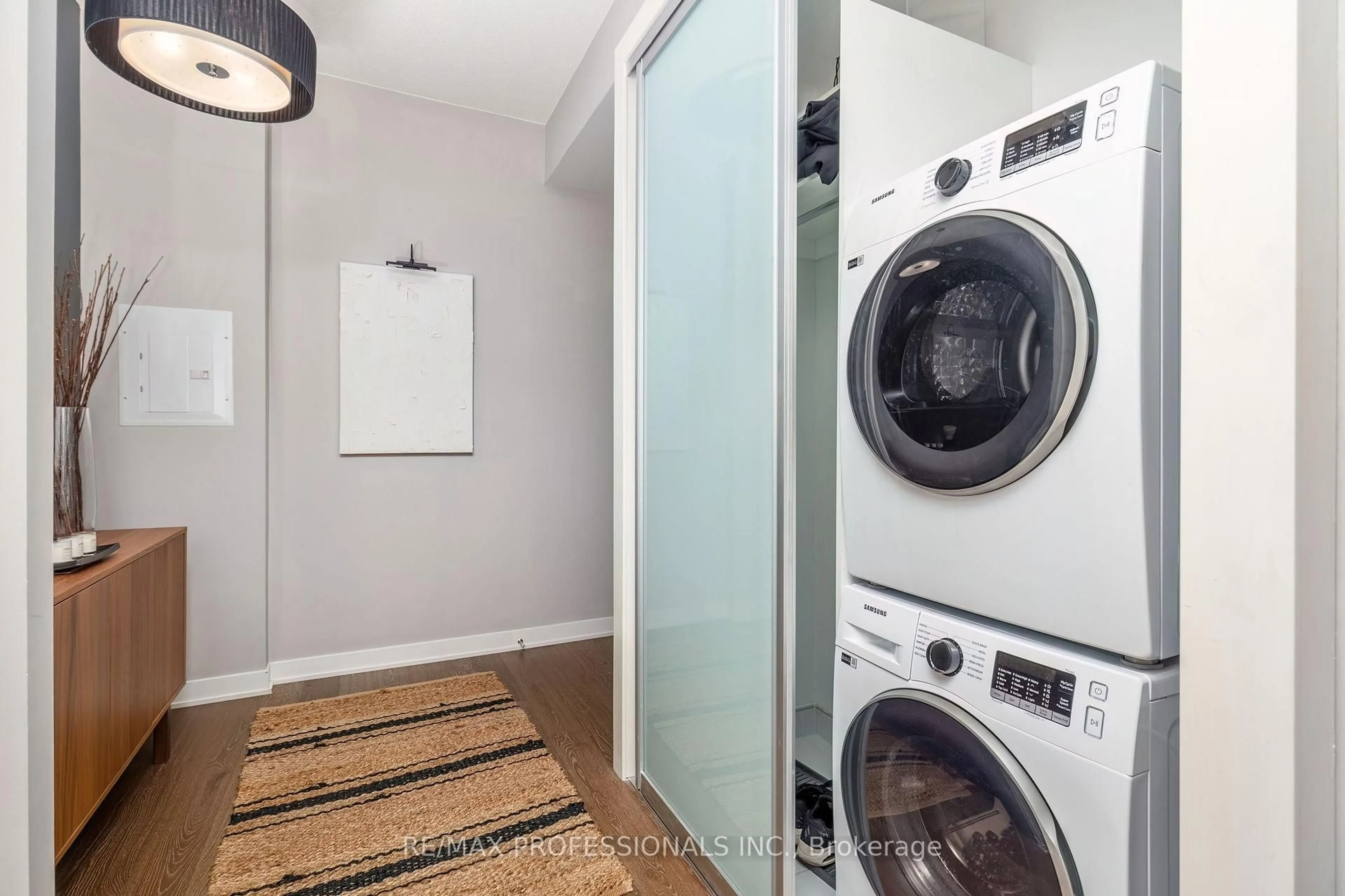 Laundry room for 88 Park Lawn Rd #911, Toronto Ontario M8Y 0B5