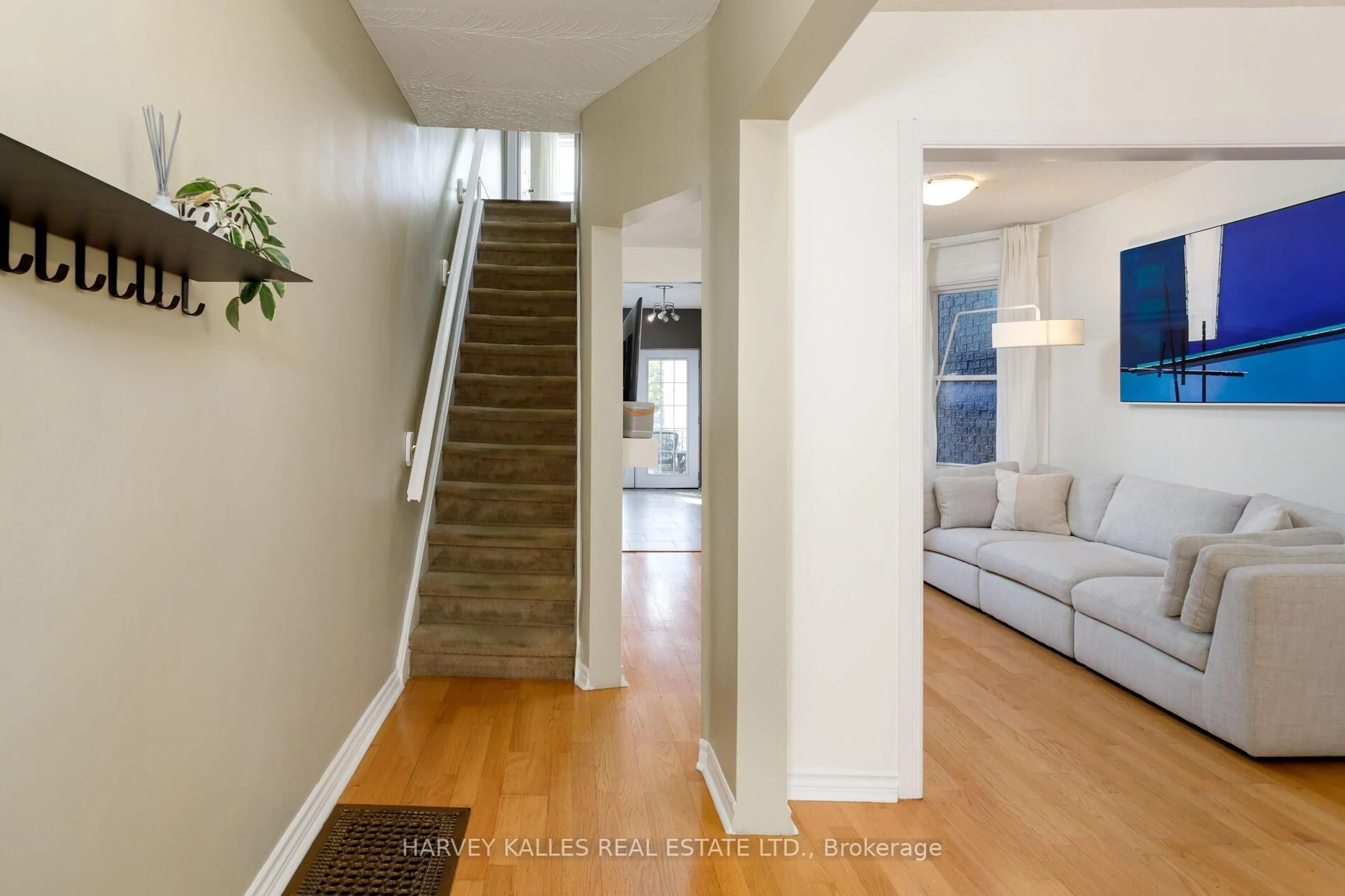 Indoor entryway for 380A Westmoreland Ave, Toronto Ontario M6H 3A7