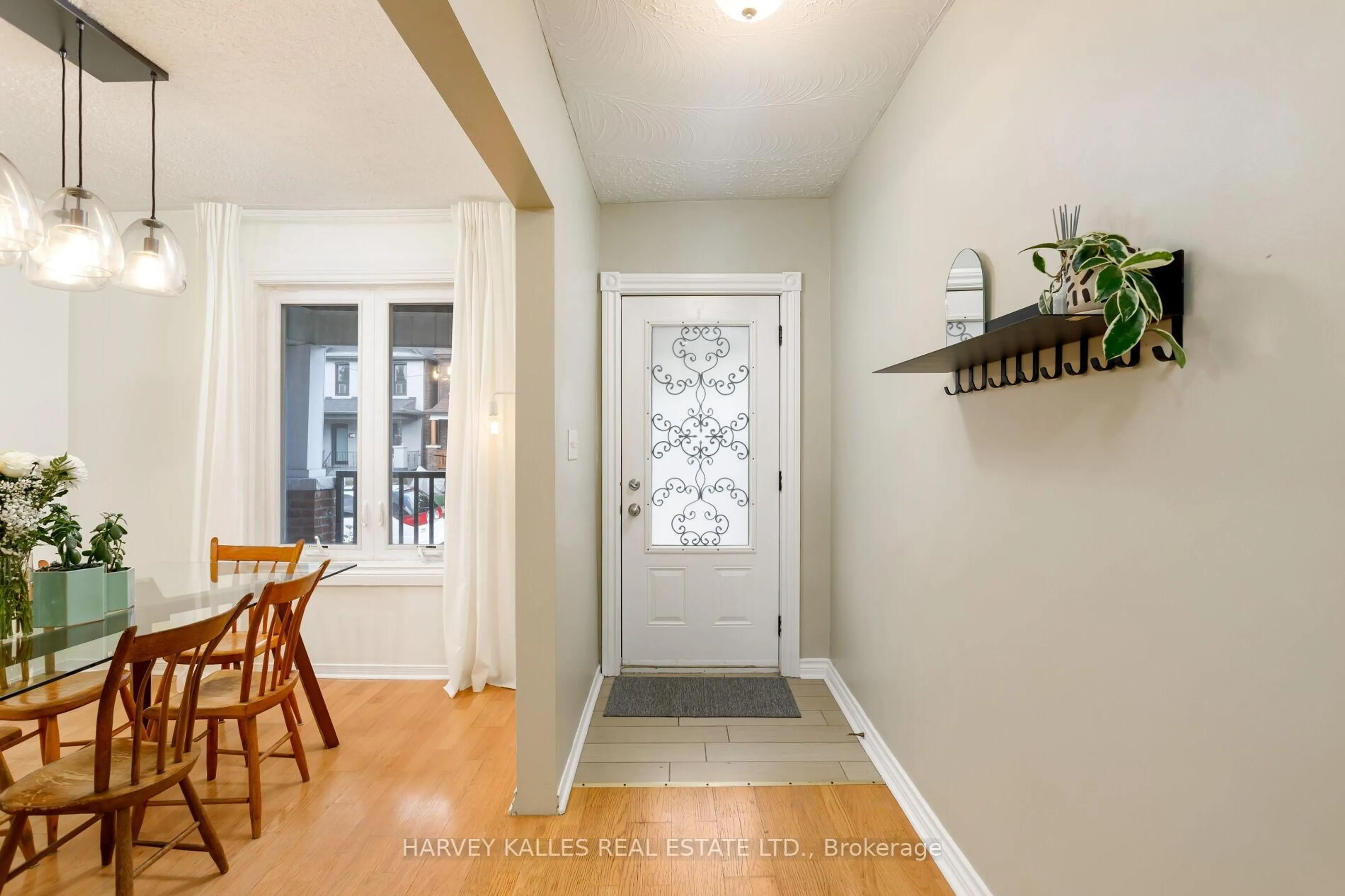 Indoor entryway for 380A Westmoreland Ave, Toronto Ontario M6H 3A7