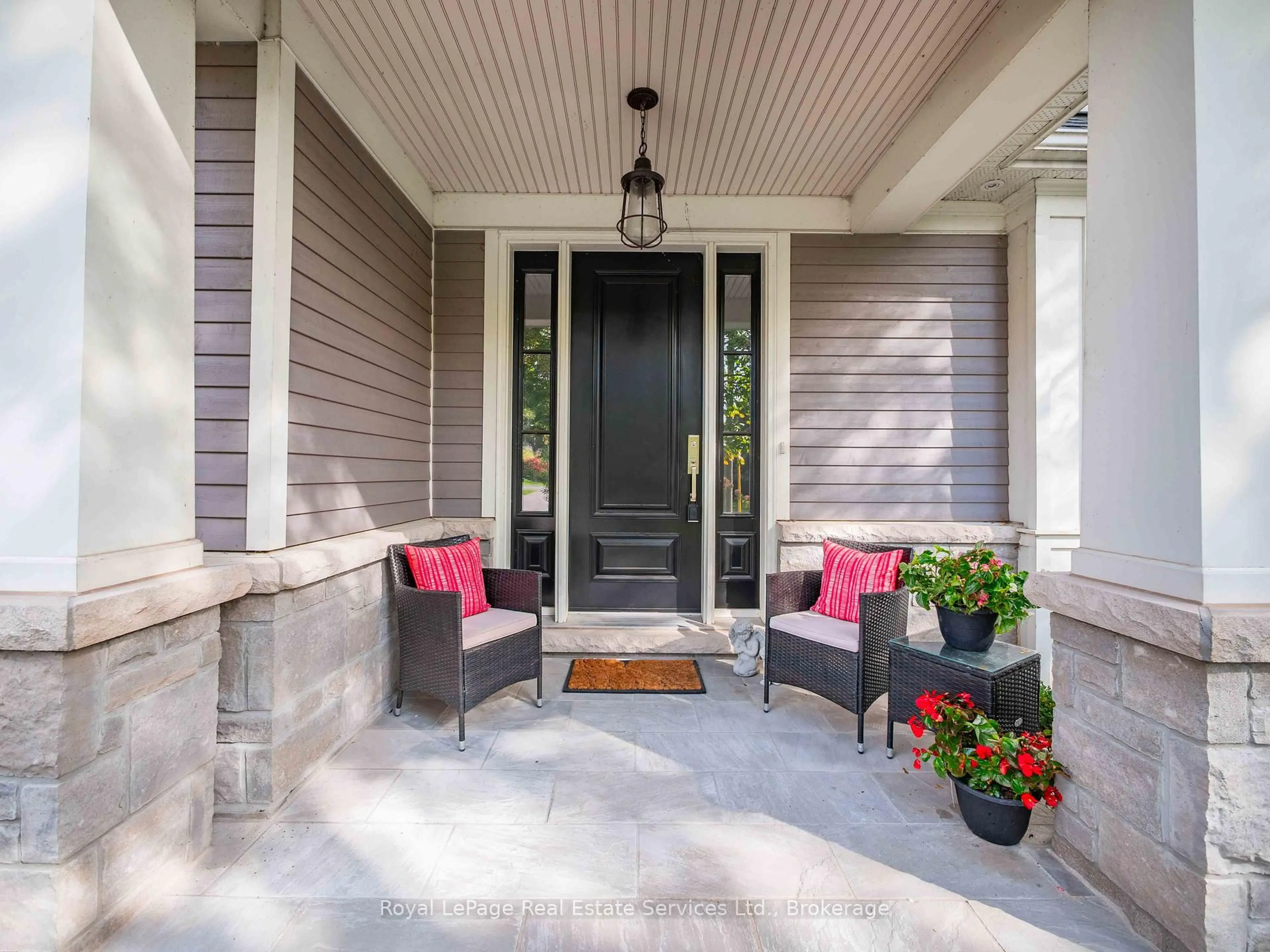 Indoor entryway for 231 Cherryhill Rd, Oakville Ontario L6L 3E3
