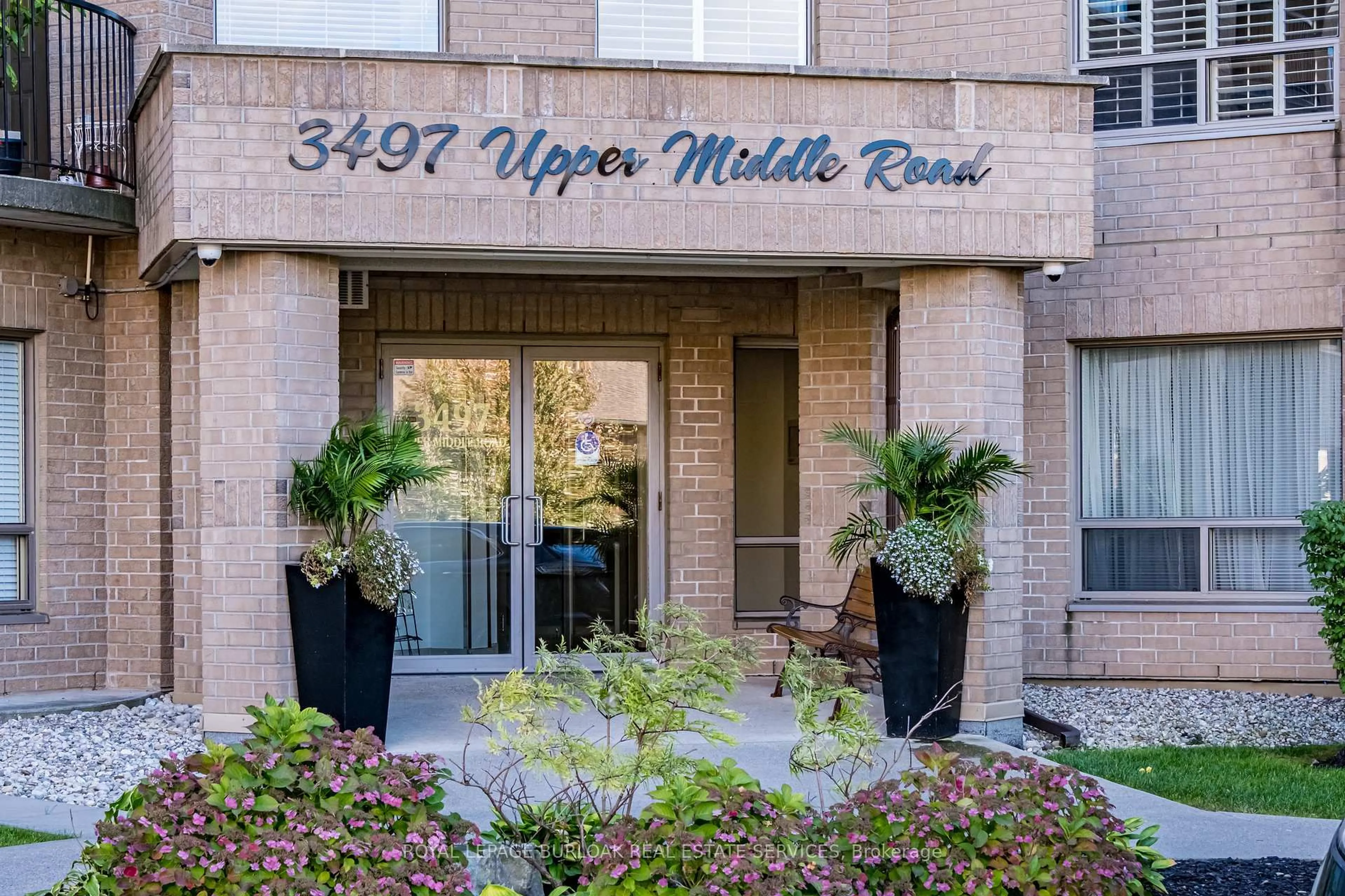 Indoor foyer for 3497 Upper Middle Rd #305, Burlington Ontario L7M 4T6