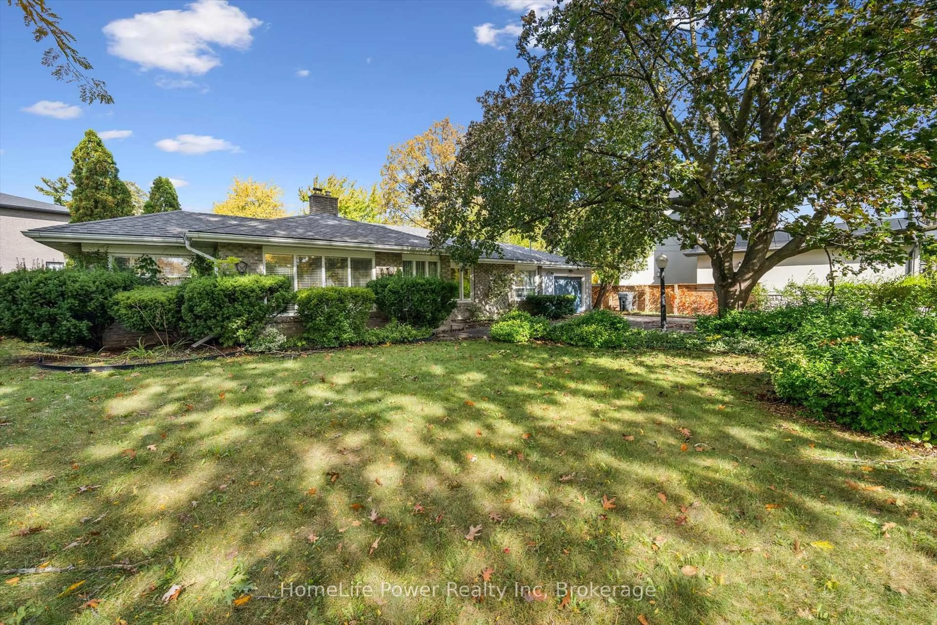 A pic from outside/outdoor area/front of a property/back of a property/a pic from drone, street for 2085 Fowler Crt, Mississauga Ontario L5K 1B7