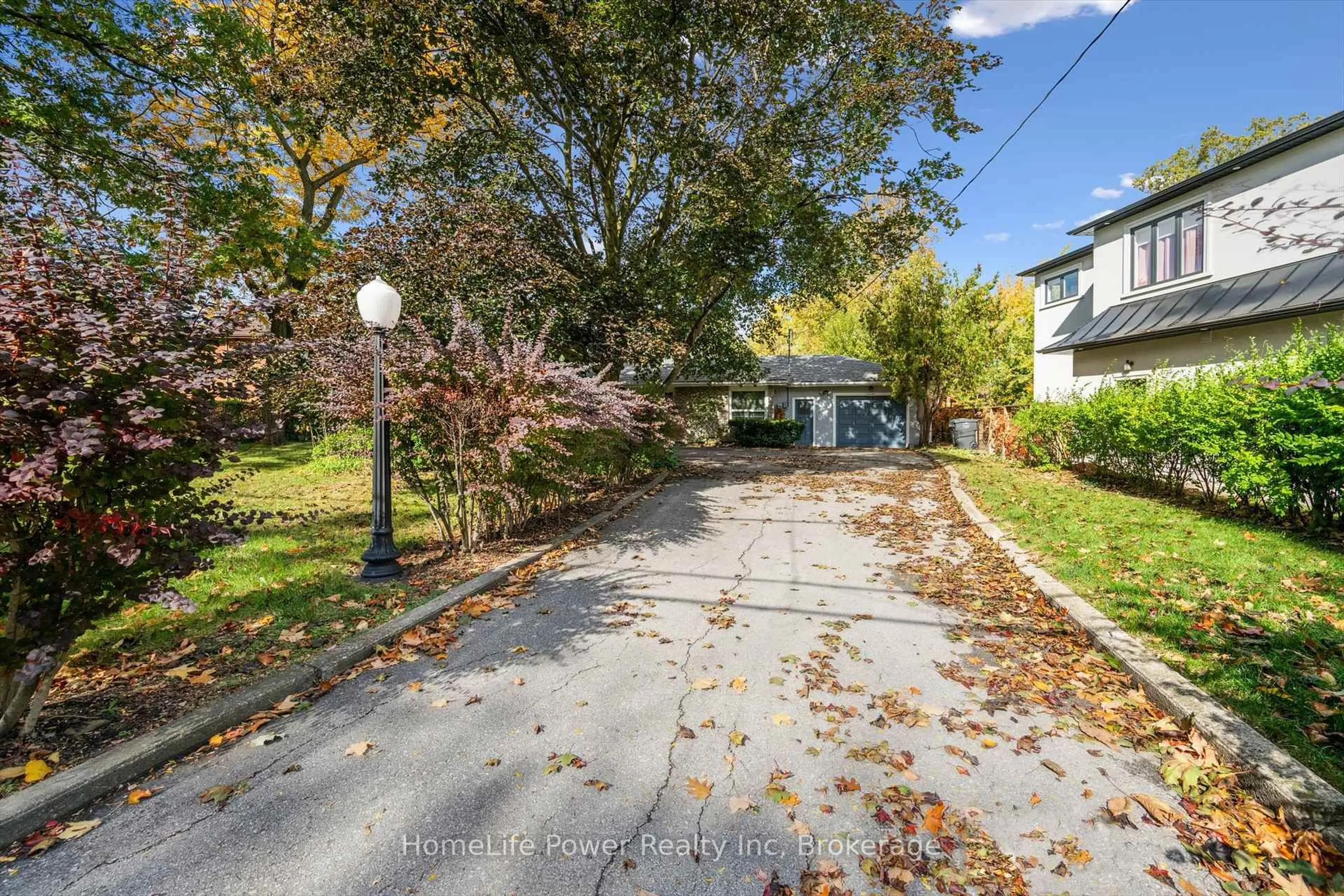 Patio, street for 2085 Fowler Crt, Mississauga Ontario L5K 1B7