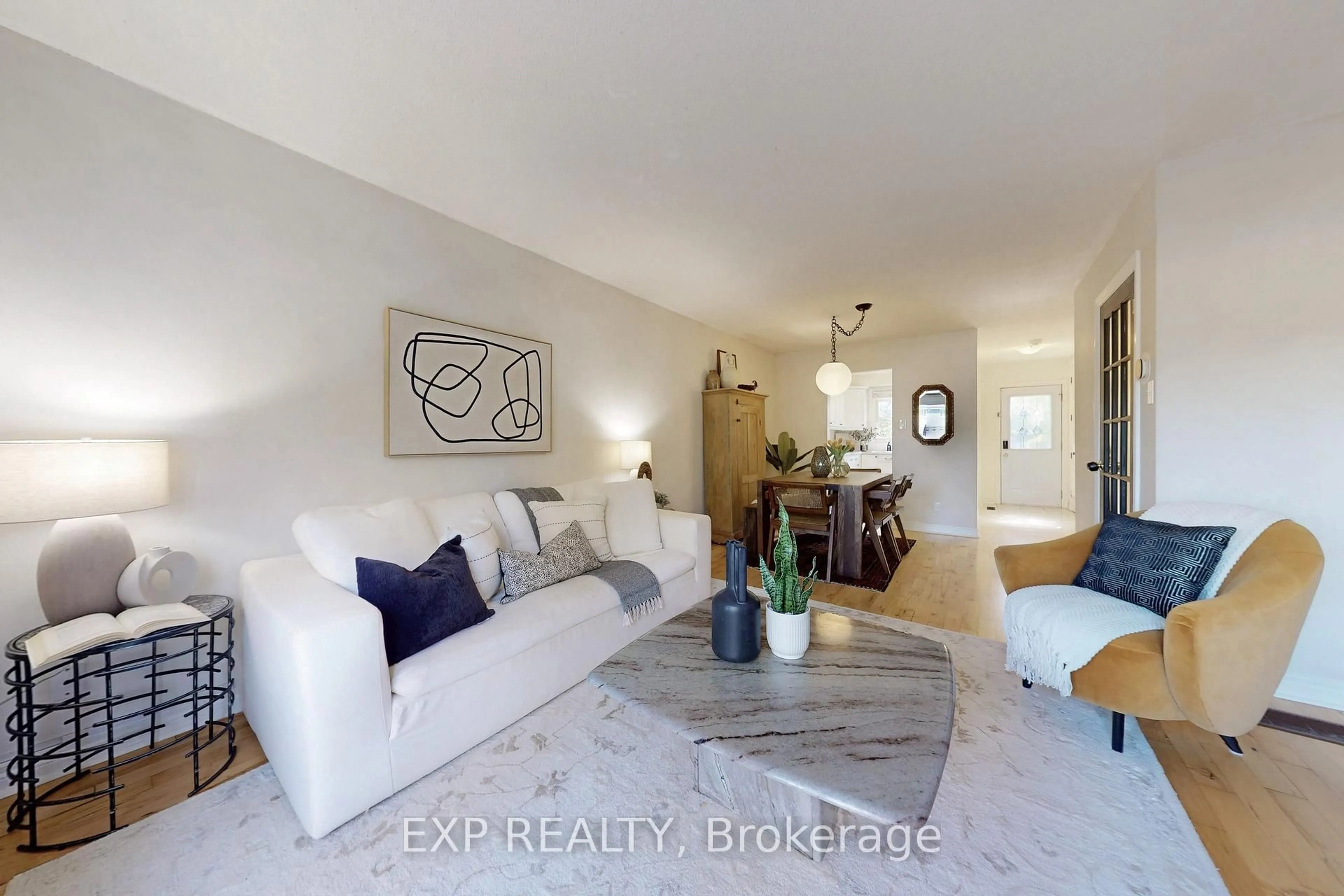 Living room with furniture, unknown for 6699 Falconer Dr #28, Mississauga Ontario L5N 2E3
