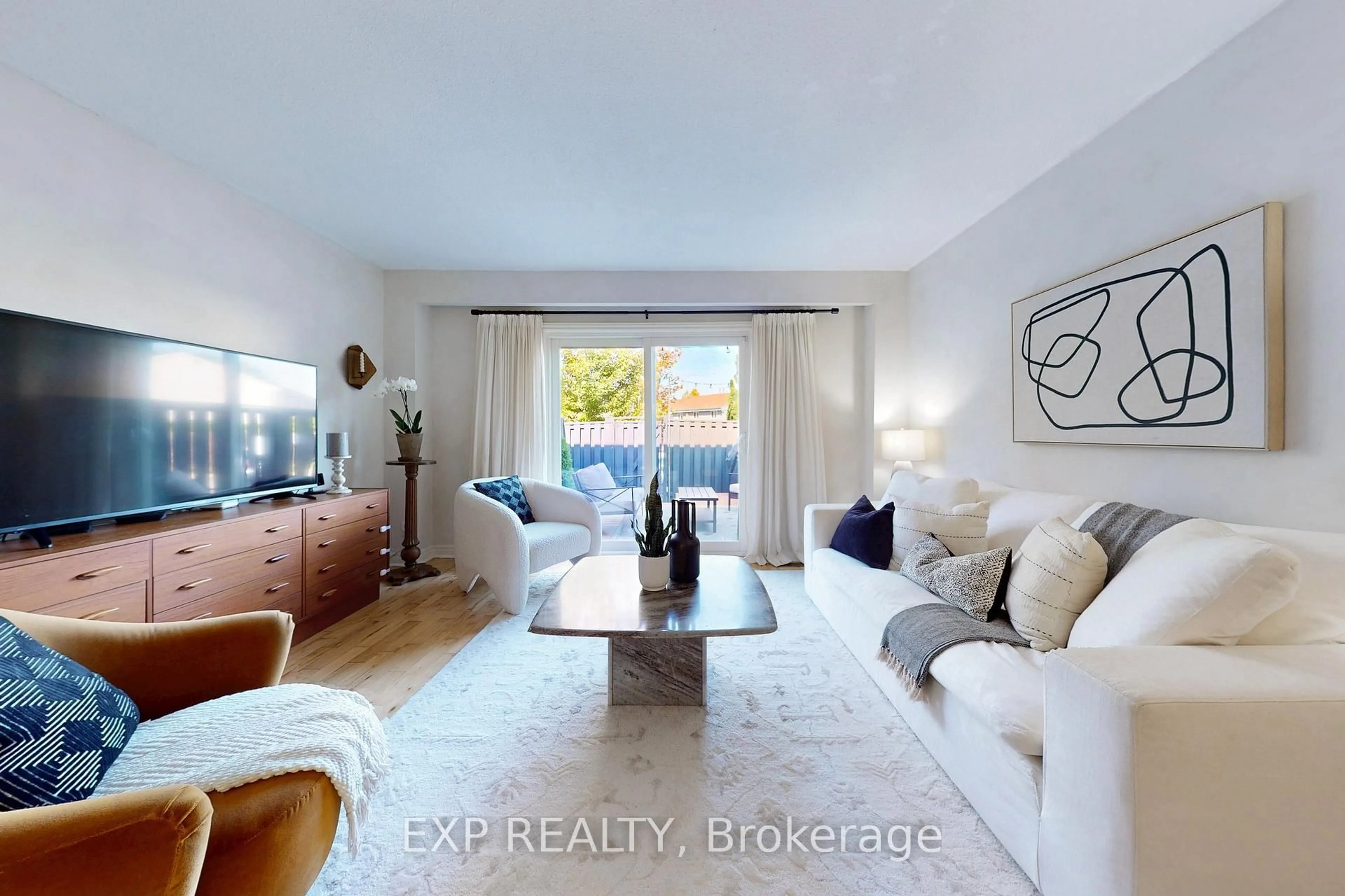 Living room with furniture, unknown for 6699 Falconer Dr #28, Mississauga Ontario L5N 2E3