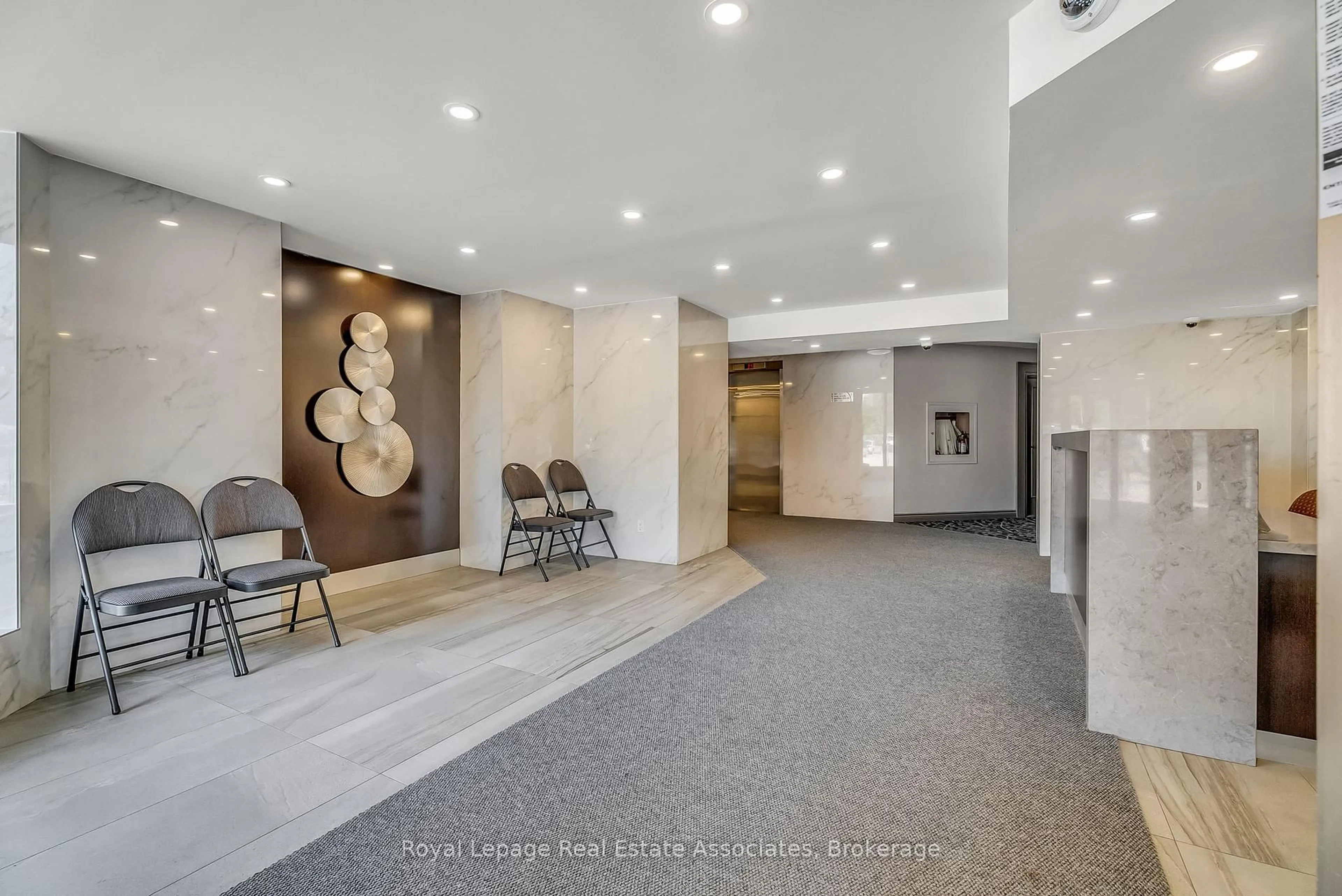 Indoor foyer for 234 Albion Rd #1907, Toronto Ontario M9W 6A5