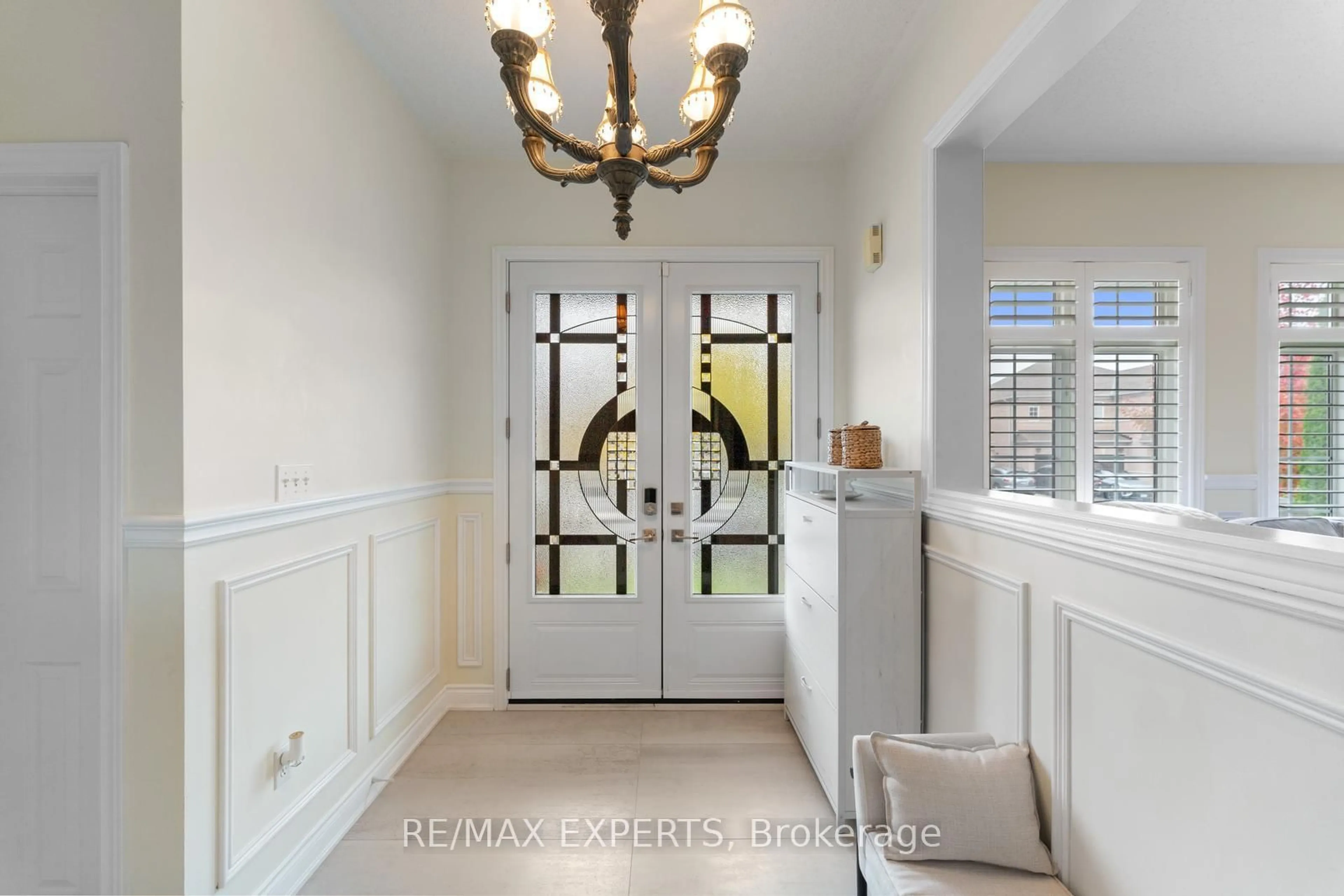 Indoor entryway for 14 Plateau Dr, Brampton Ontario L6R 3G5