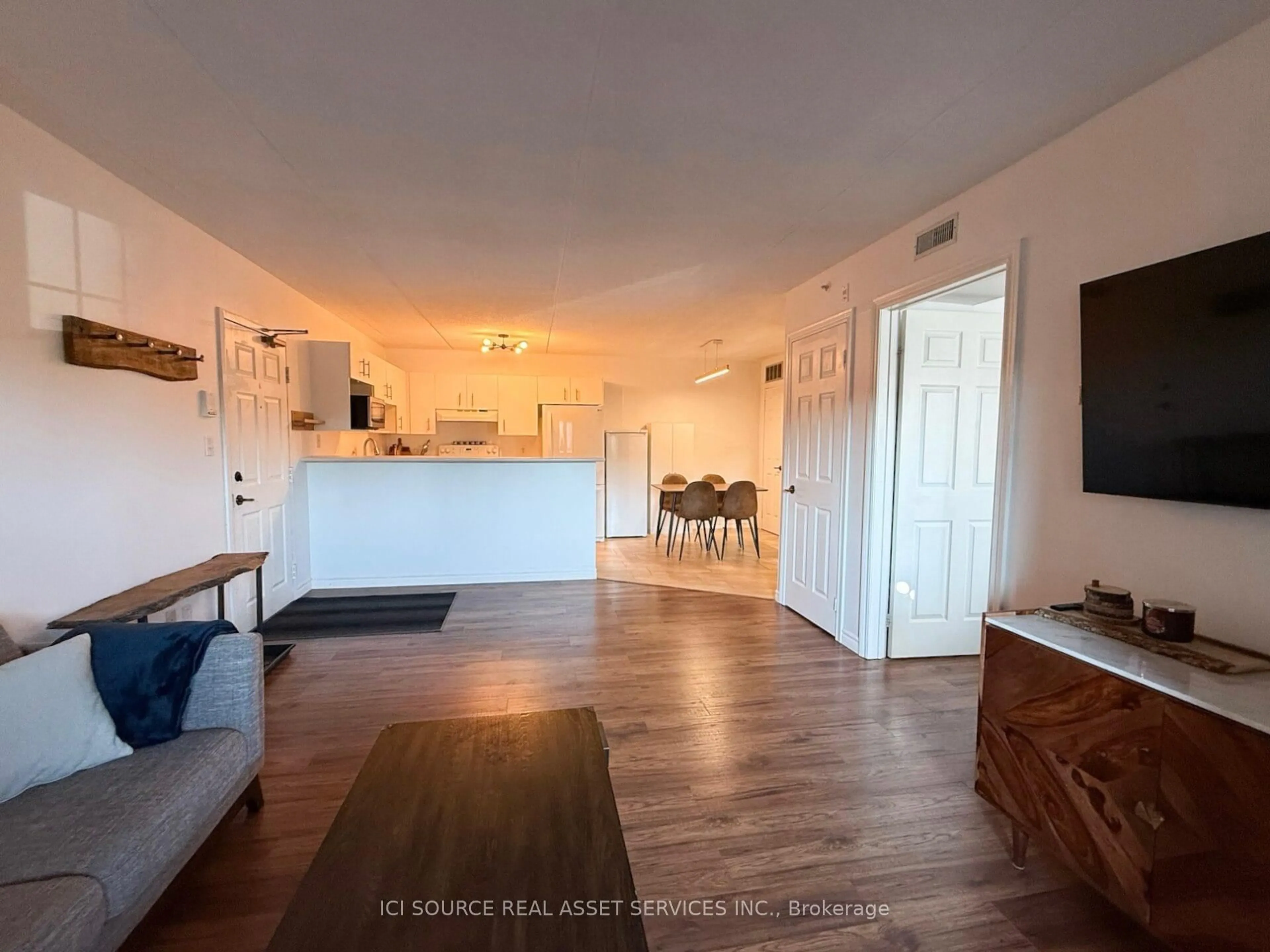 A pic of a room for 4003 Kilmer Dr #204, Burlington Ontario L7M 4M1