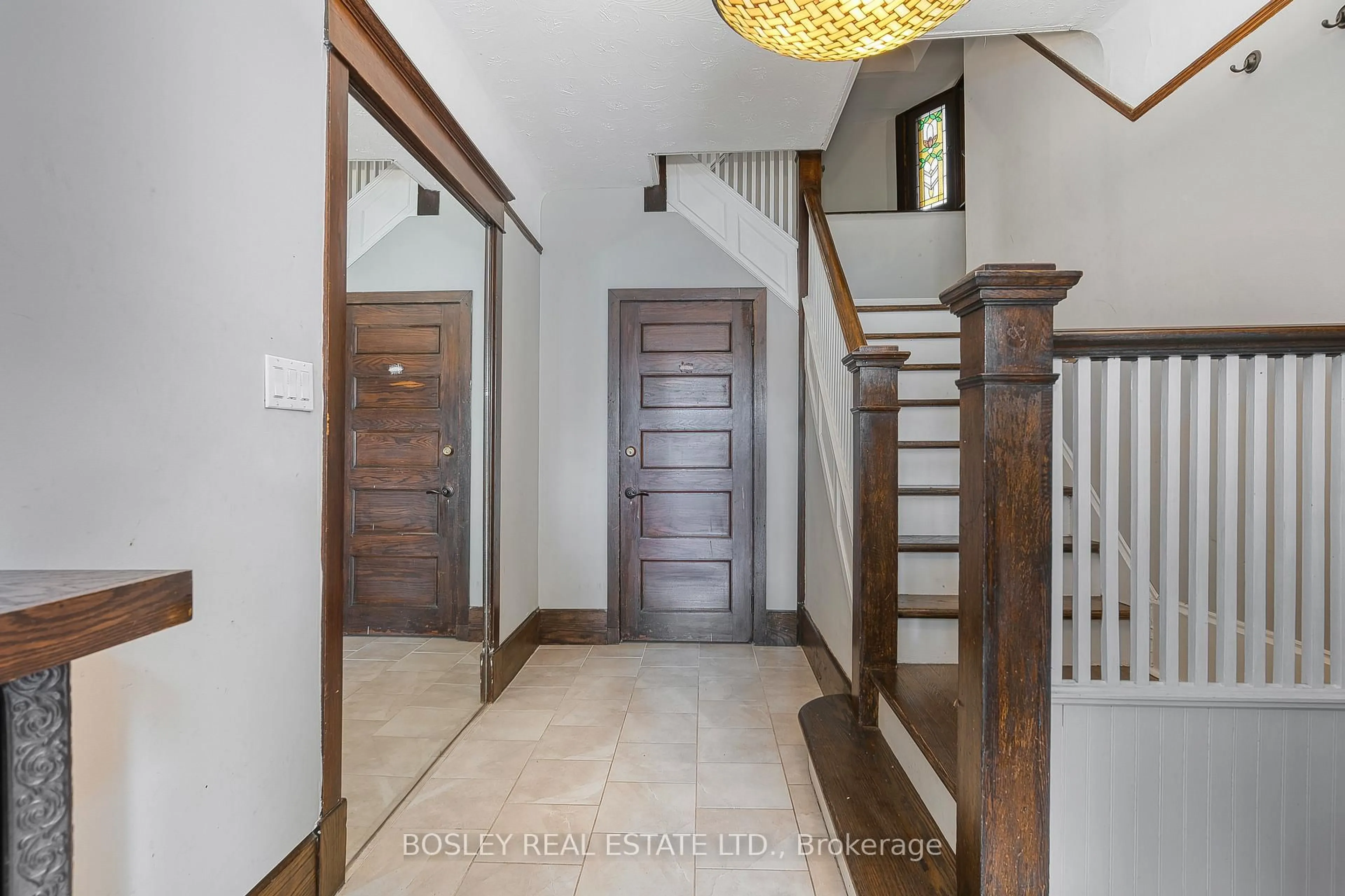 Indoor entryway for 41 Tyndall Ave, Toronto Ontario M6K 2E9