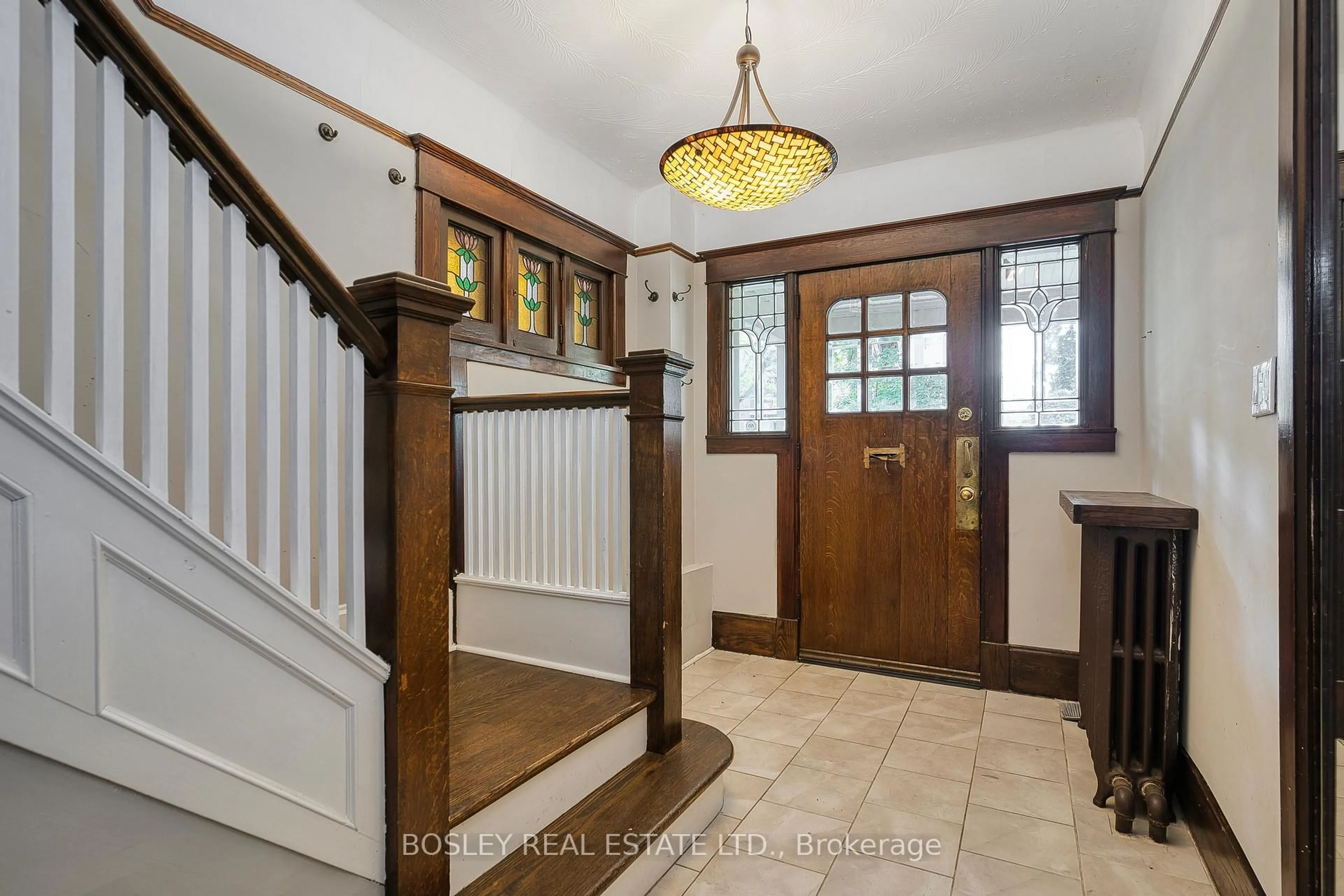 Indoor foyer for 41 Tyndall Ave, Toronto Ontario M6K 2E9
