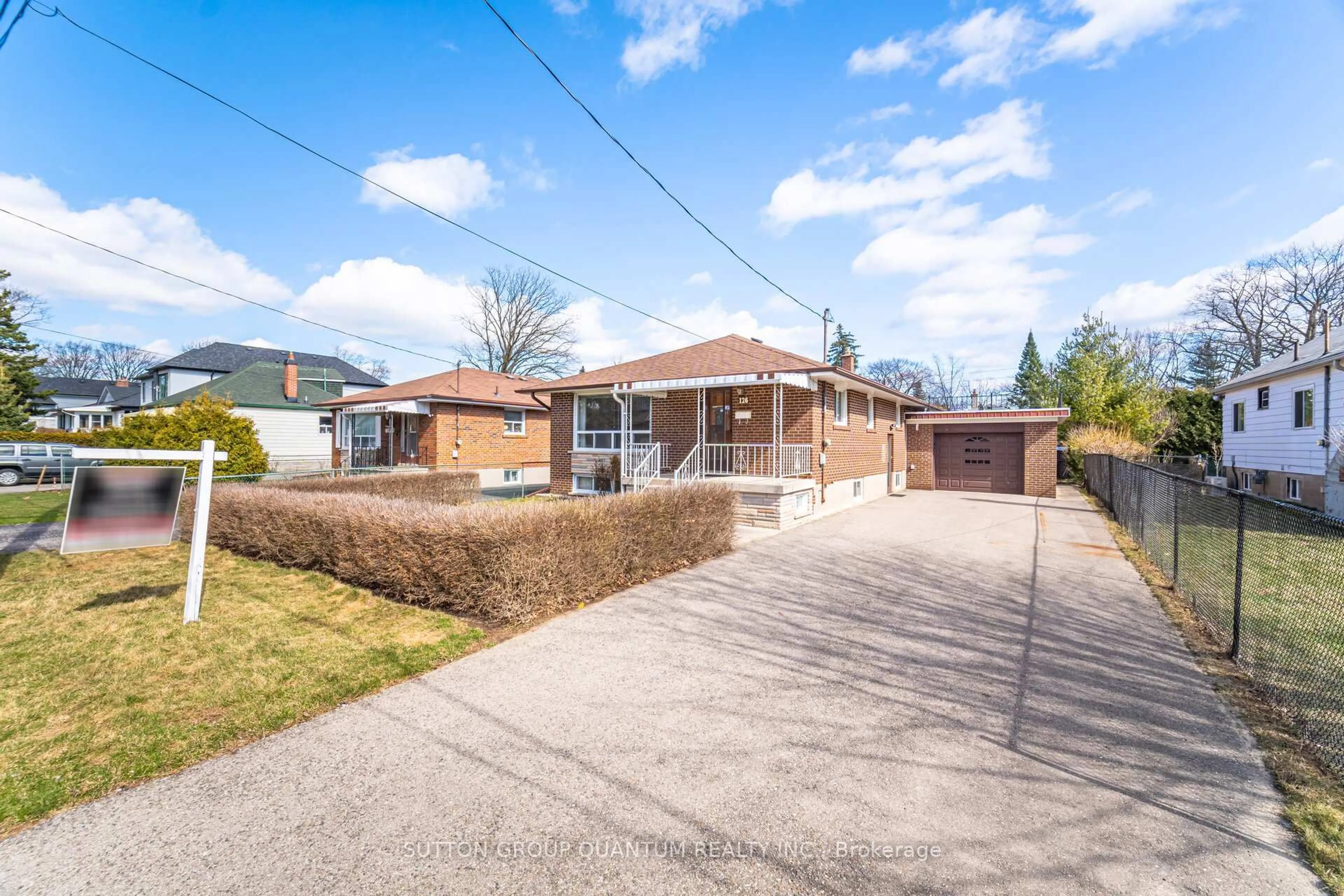 A pic from outside/outdoor area/front of a property/back of a property/a pic from drone, street for 126 Angelene St, Mississauga Ontario L5G 1X2