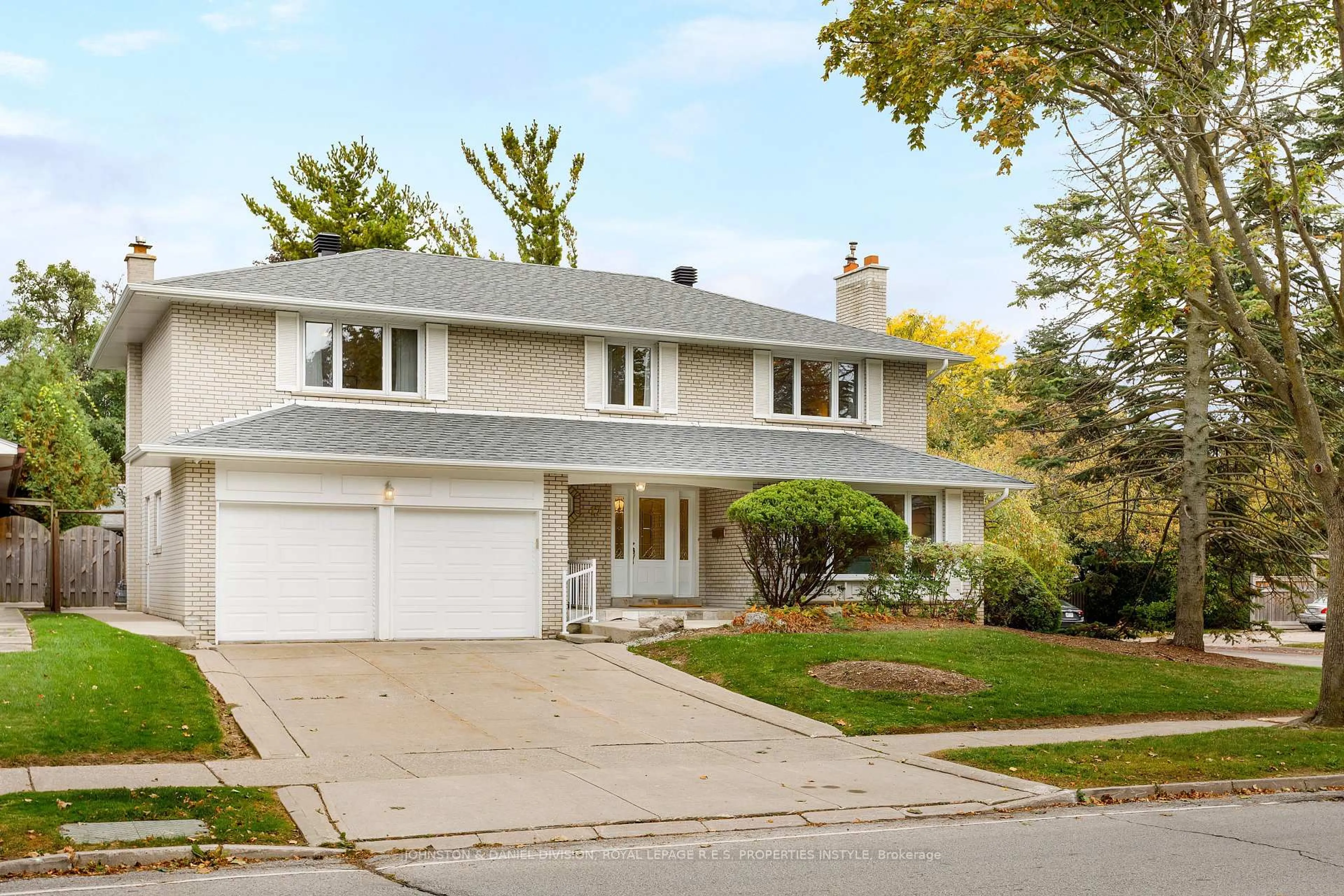 Home with vinyl exterior material, street for 17 Longfield Rd, Toronto Ontario M9B 3E8