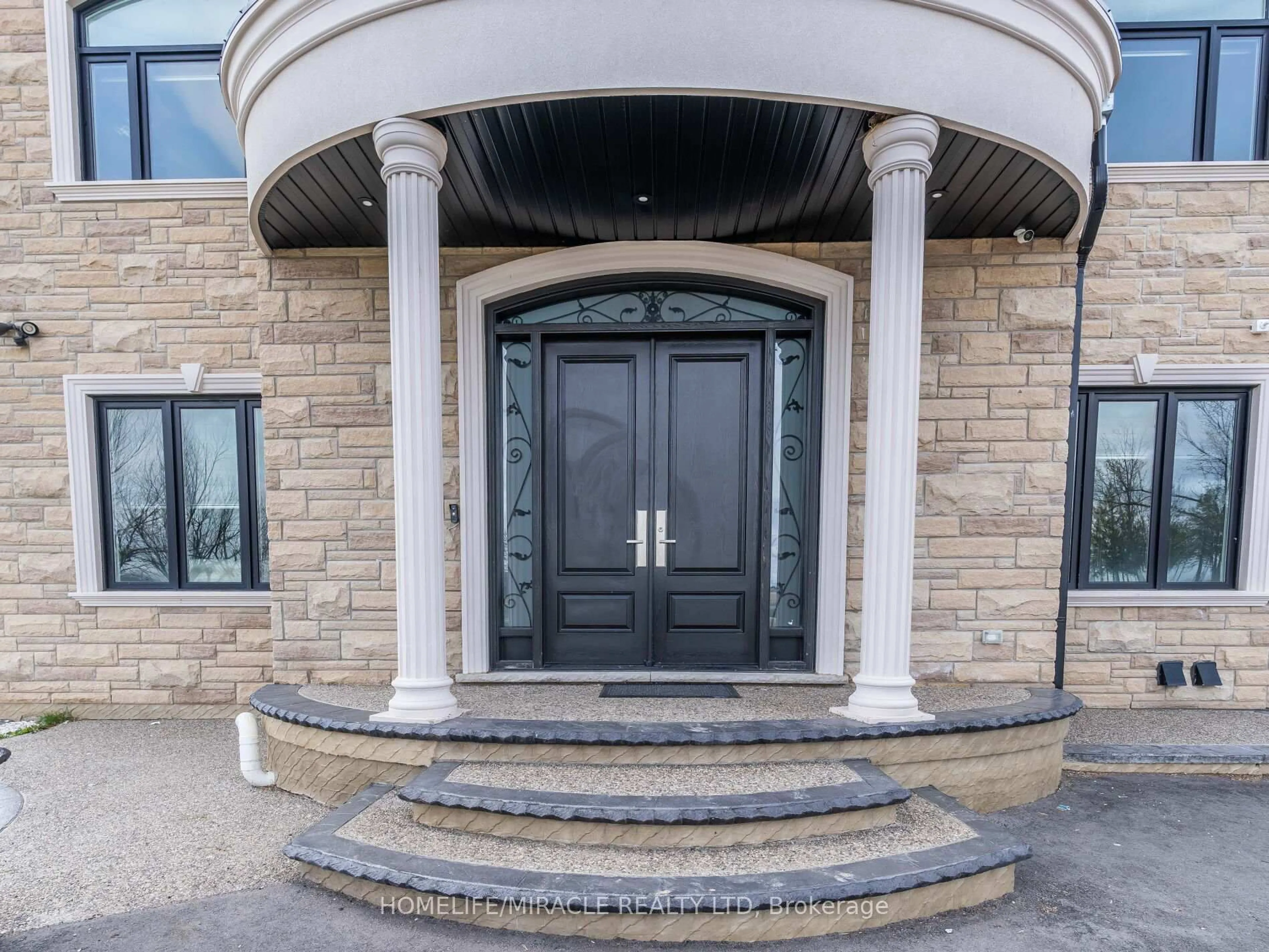 Indoor entryway for 11086 Winston Churchill Blvd, Halton Hills Ontario L7G 4S7