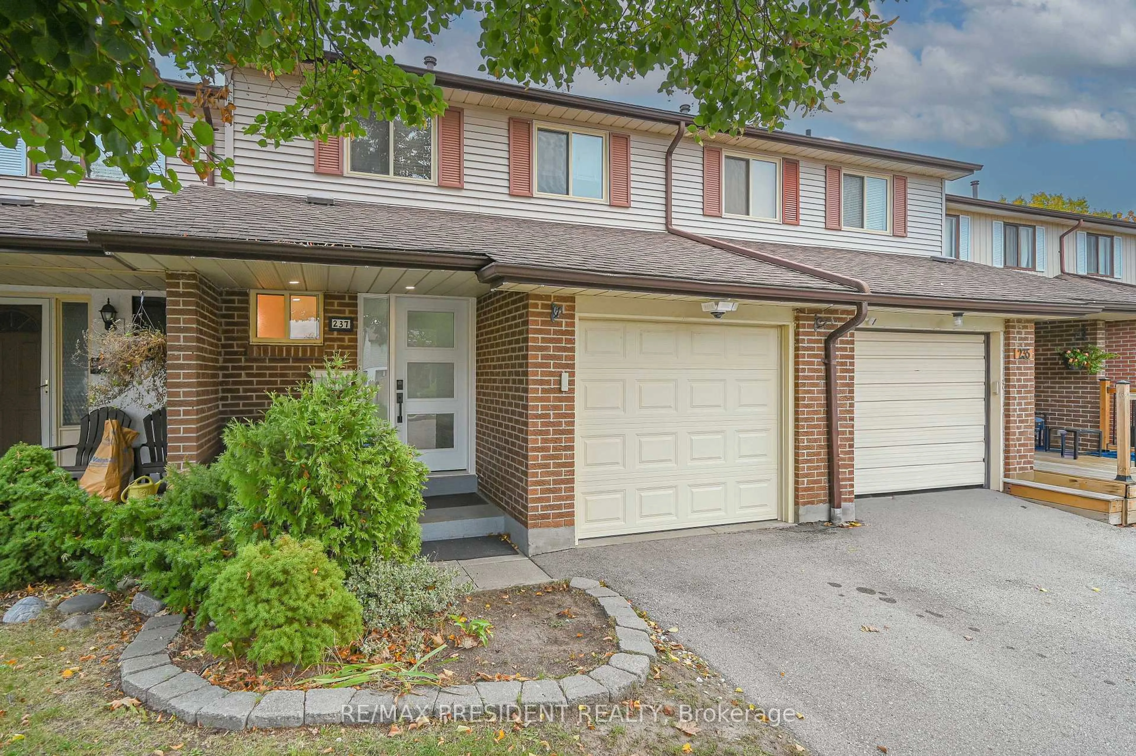 Home with brick exterior material, street for 237 Baronwood Cres, Brampton Ontario L6V 3H6
