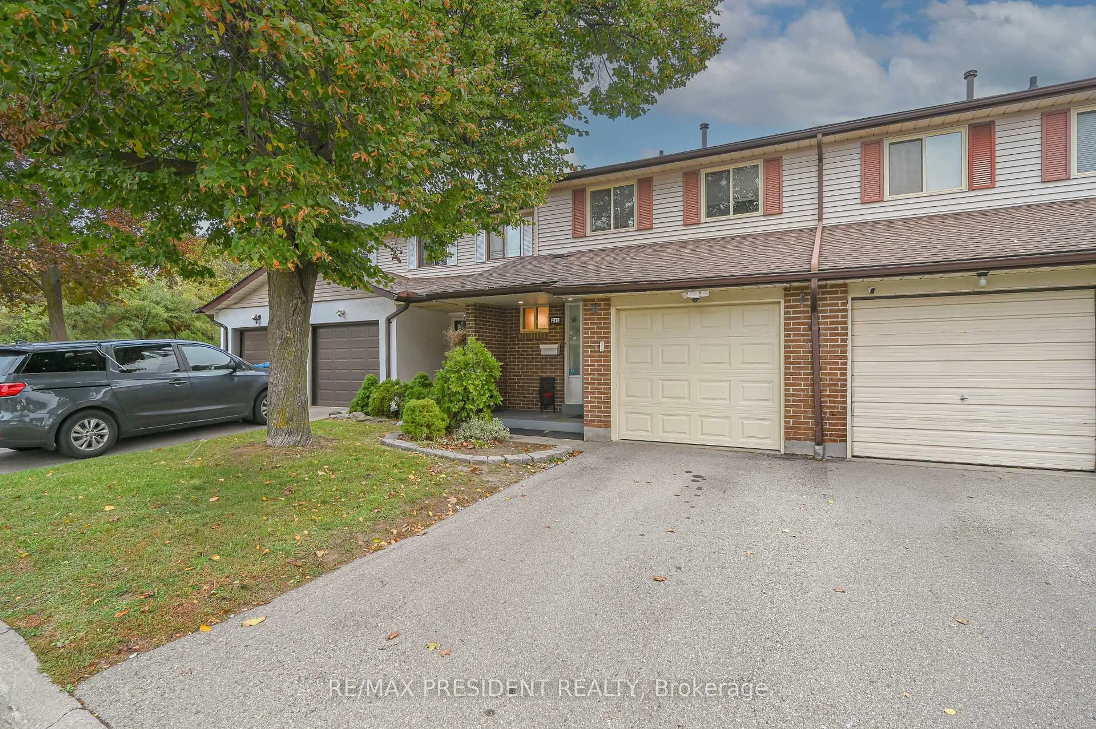 A pic from outside/outdoor area/front of a property/back of a property/a pic from drone, street for 237 Baronwood Cres, Brampton Ontario L6V 3H6