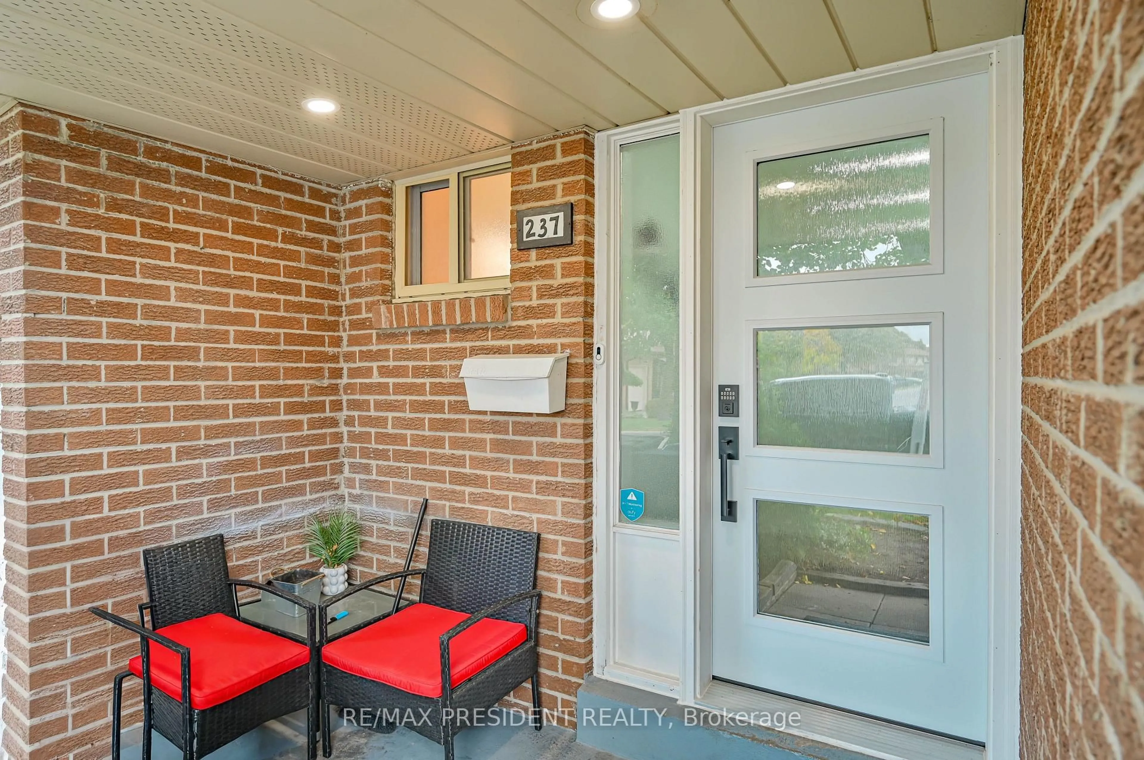 Indoor entryway for 237 Baronwood Cres, Brampton Ontario L6V 3H6