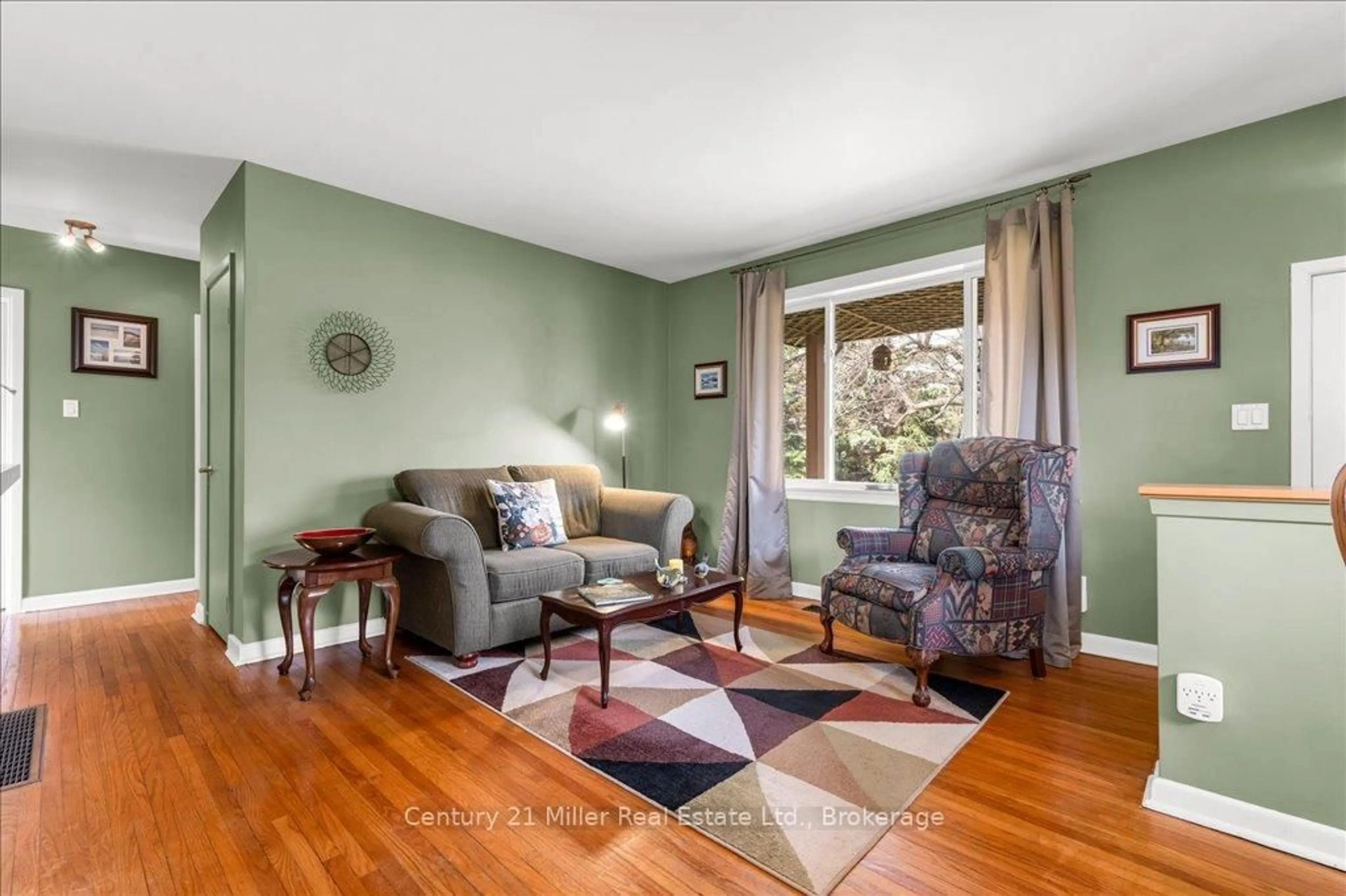 Living room with furniture, unknown for 1504 Bridge Rd, Oakville Ontario L6L 2E3