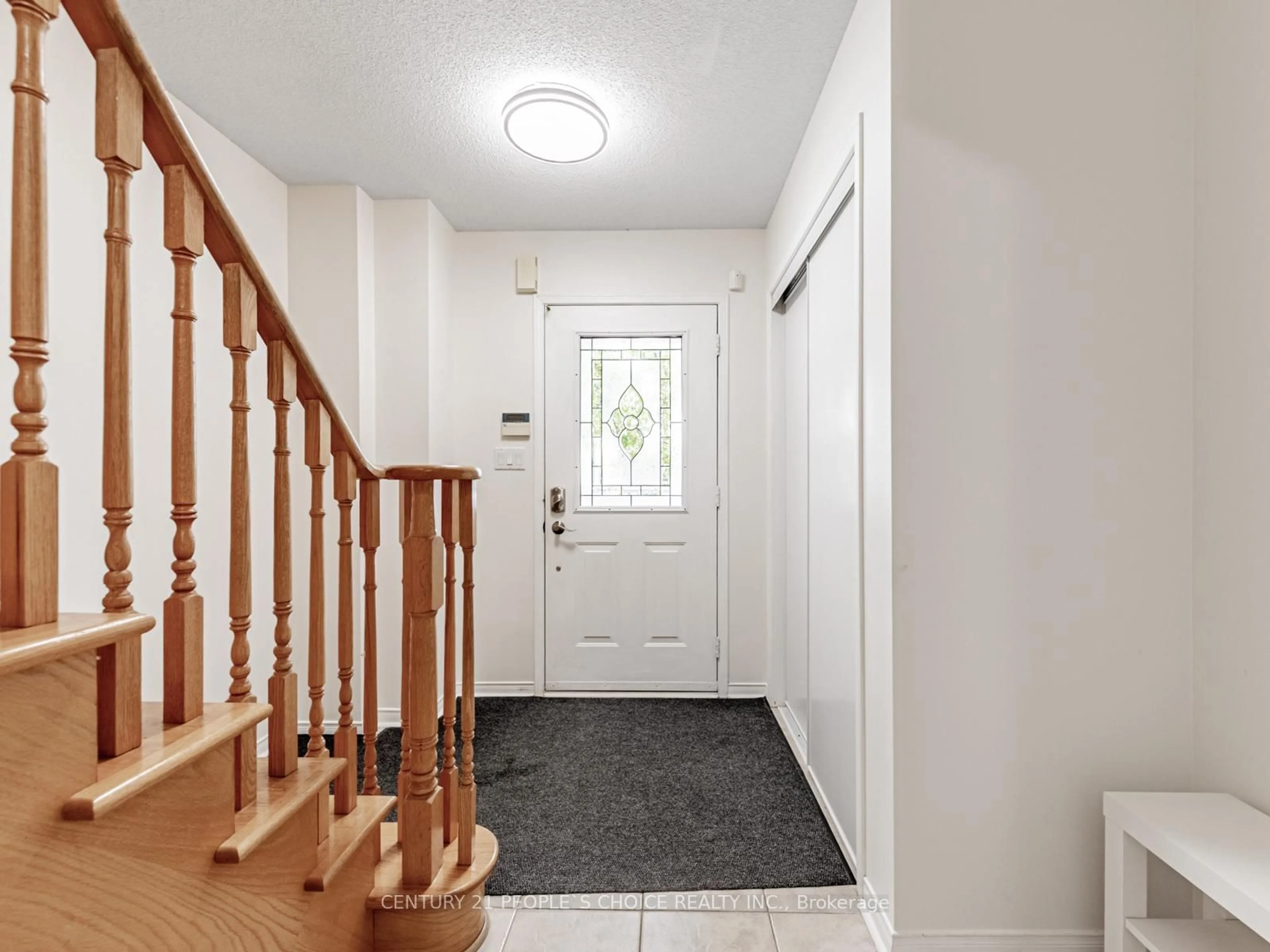Indoor entryway for 27 West Dean Park Dr #5, Toronto Ontario M9B 2R5