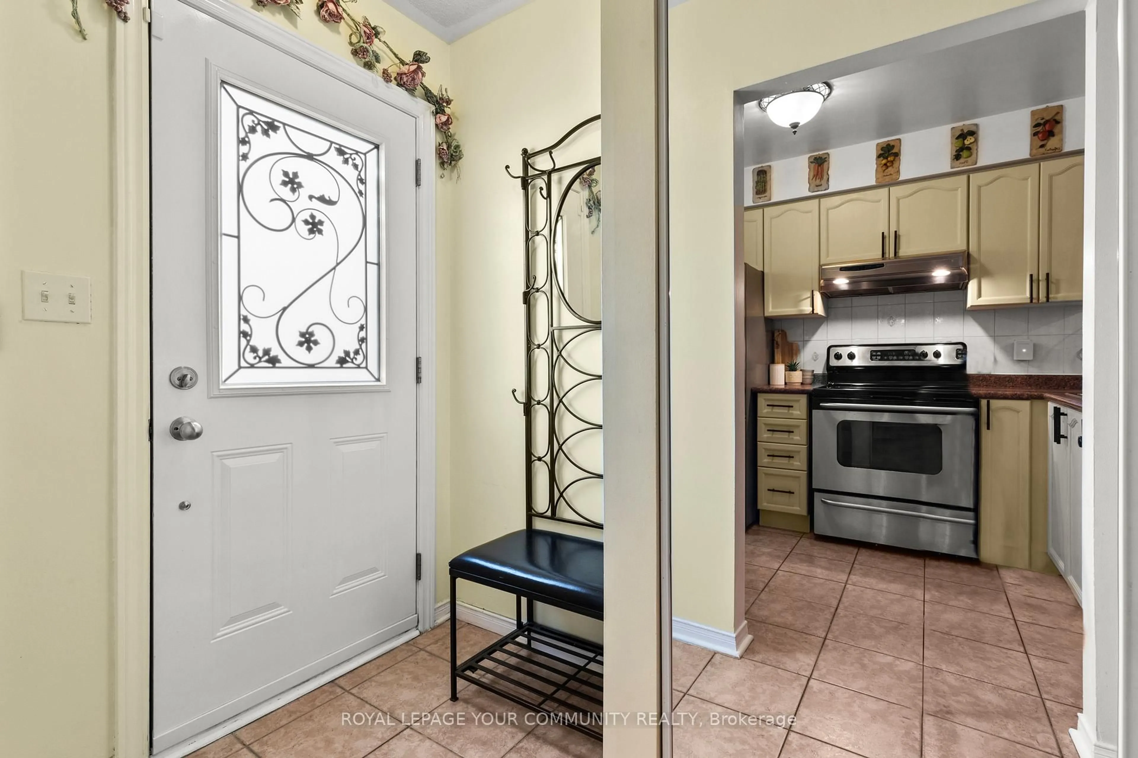 Indoor entryway for 210 Manitoba St #11, Toronto Ontario M8Y 4G7