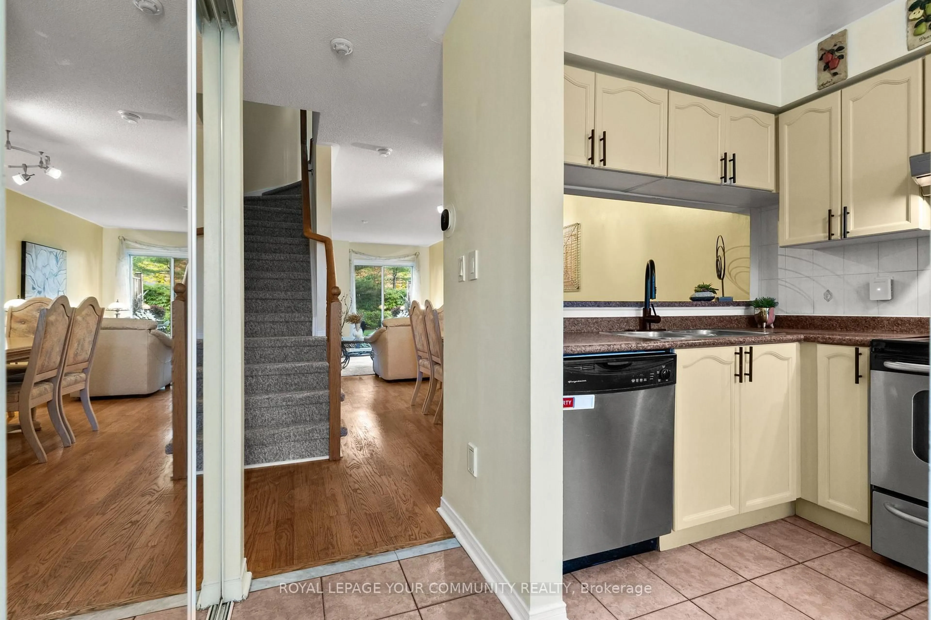 Open concept kitchen, ceramic/tile floor for 210 Manitoba St #11, Toronto Ontario M8Y 4G7