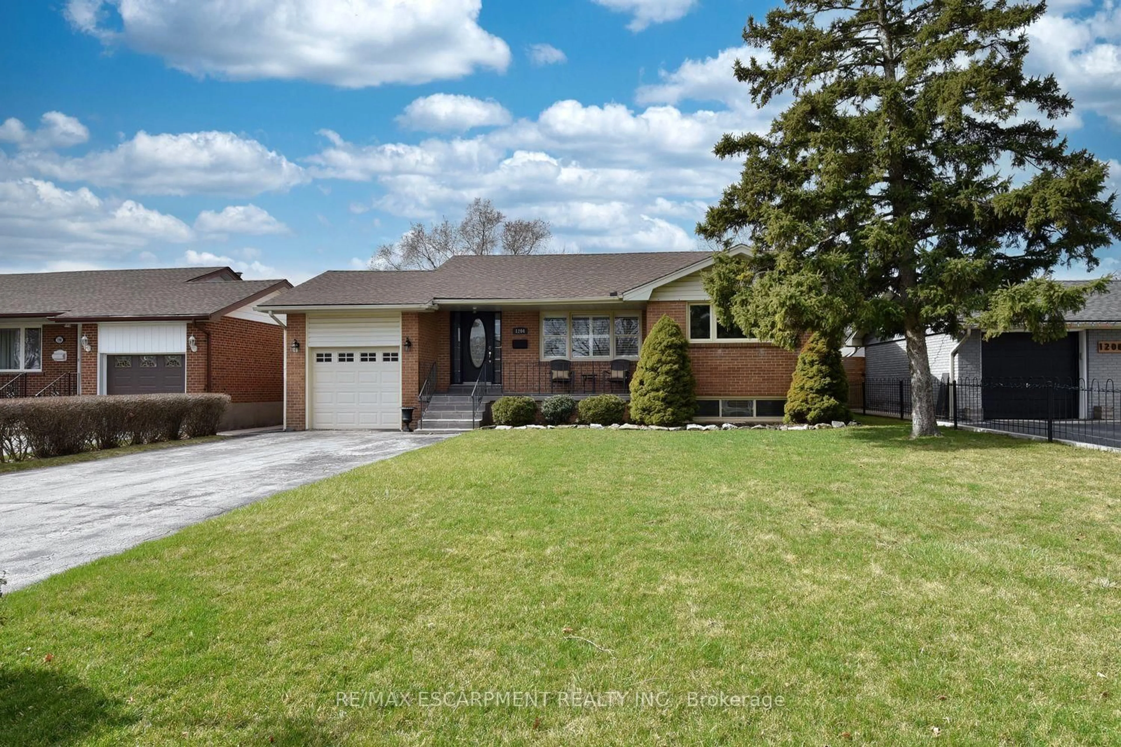 Home with brick exterior material, street for 1204 Tavistock Dr, Burlington Ontario L7P 2N5
