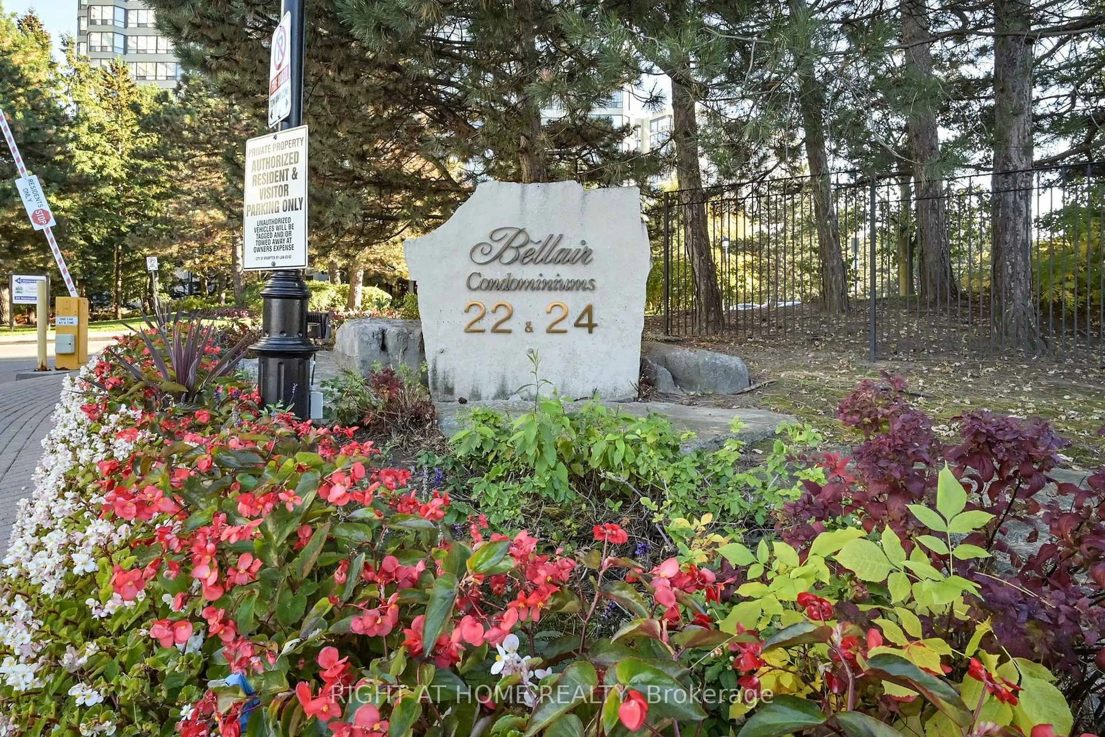 Indoor foyer for 22 Hanover Rd #2206, Brampton Ontario L6S 5K7