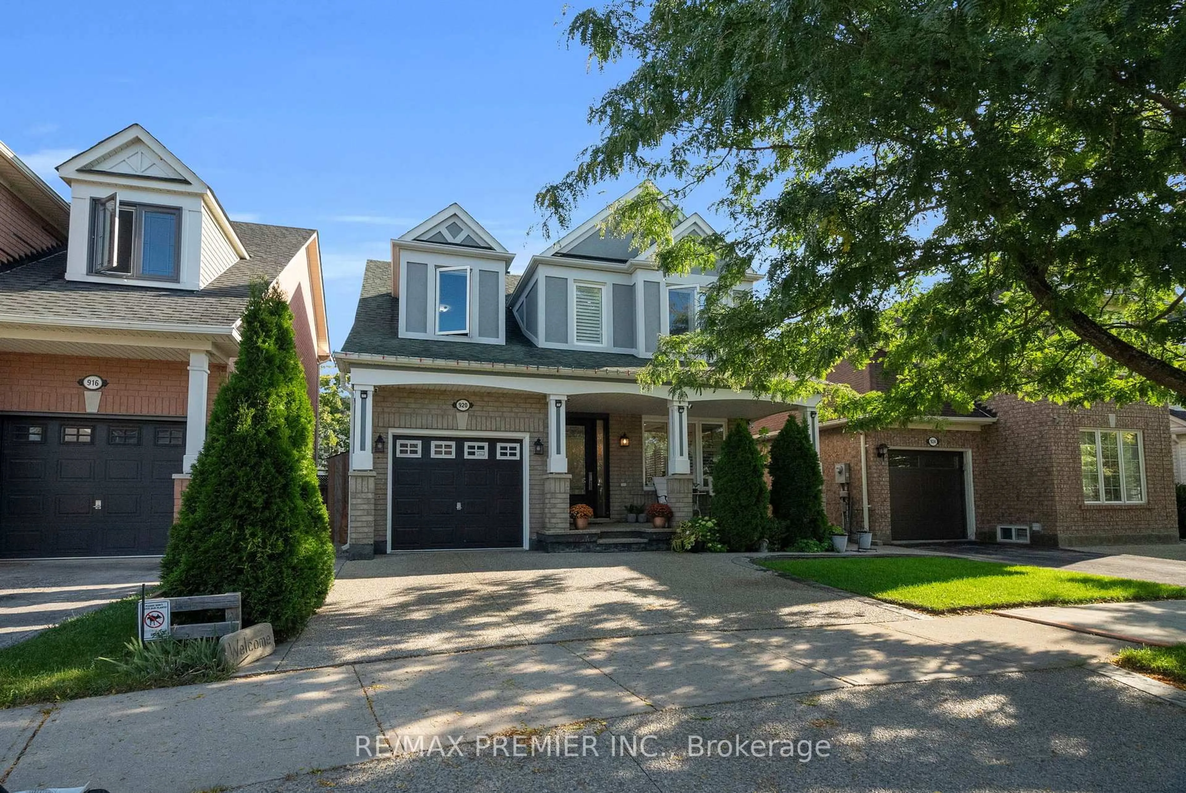 Home with brick exterior material, street for 920 McDuffe Cres, Milton Ontario L9T 6M8