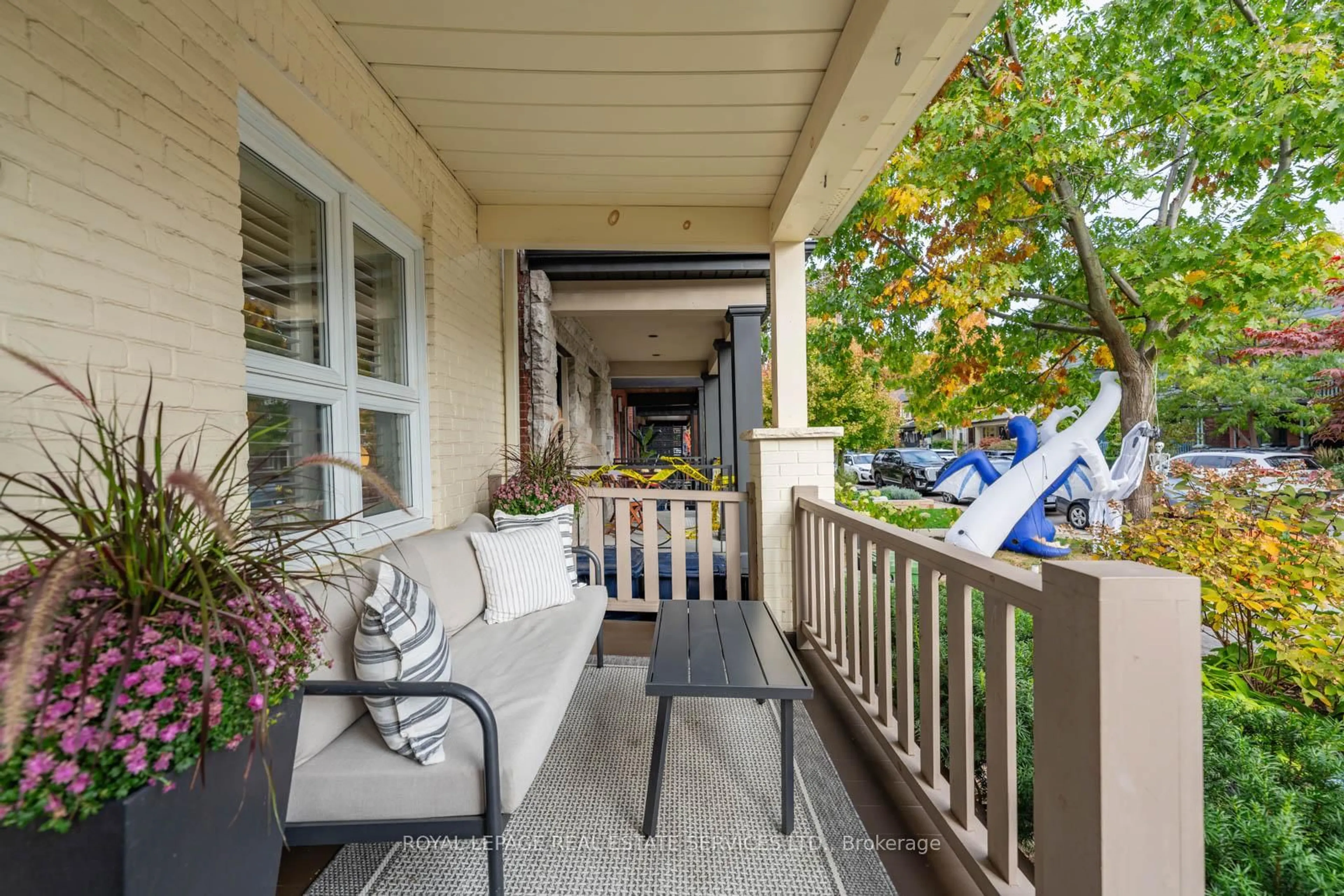 Patio, street for 466 Beresford Ave, Toronto Ontario M6S 3B7
