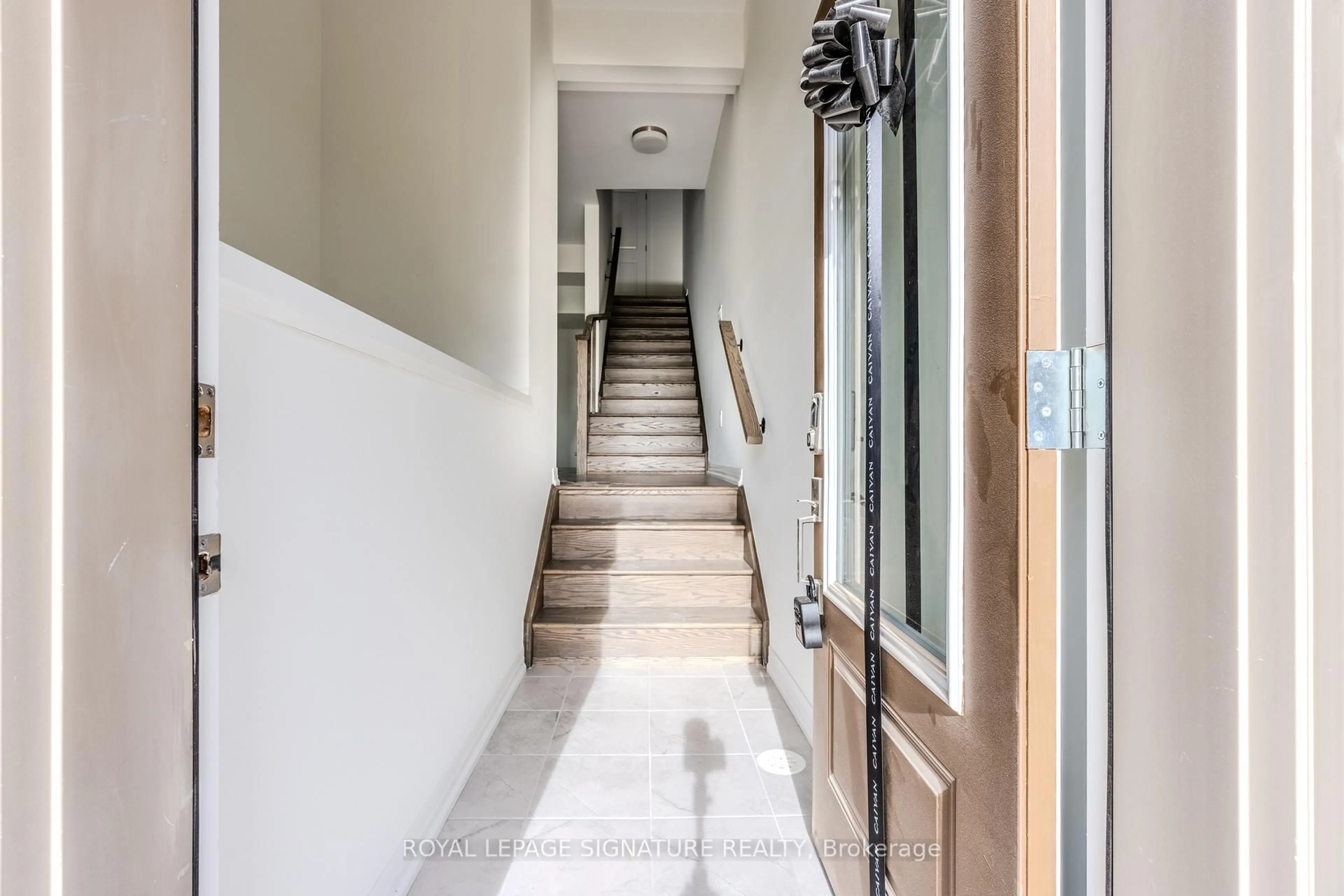 Indoor foyer for 10 Timberfall Dr, Brampton Ontario L7A 5L9